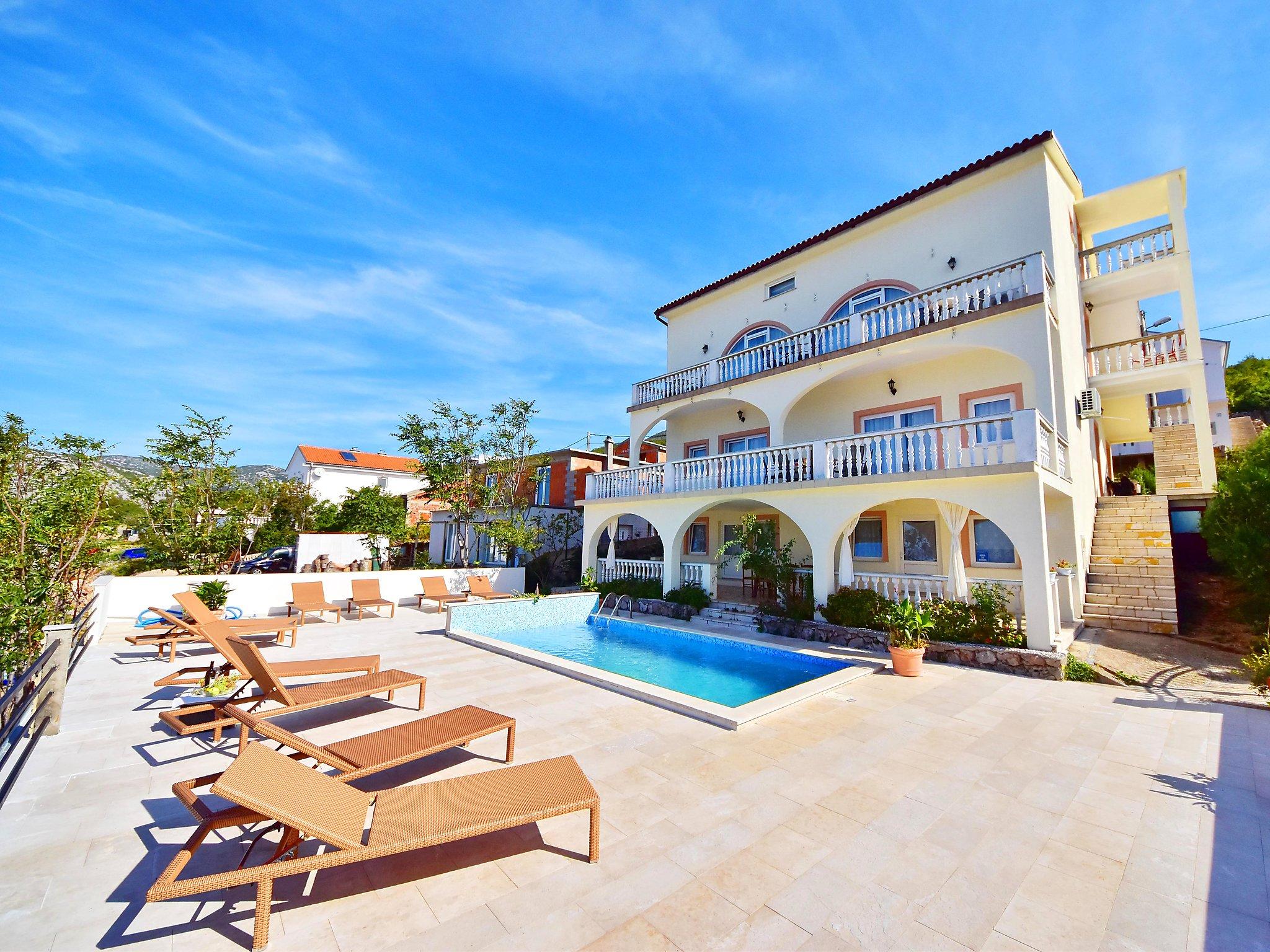 Photo 2 - Maison de 6 chambres à Novi Vinodolski avec piscine privée et terrasse