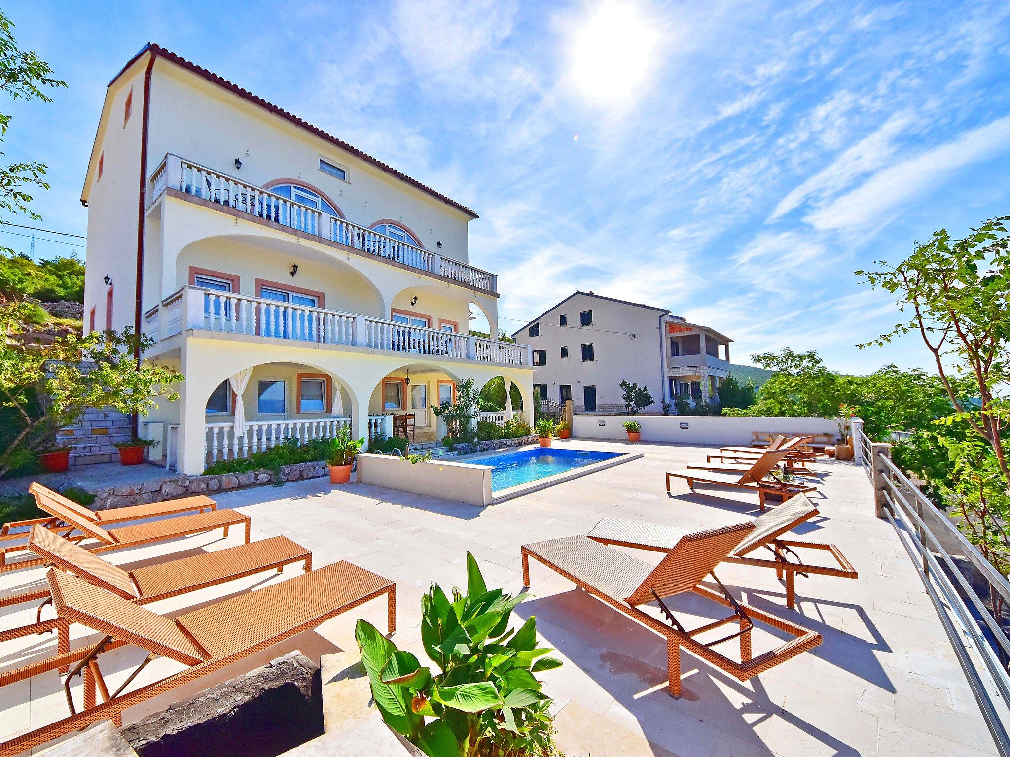 Foto 17 - Casa de 6 habitaciones en Novi Vinodolski con piscina privada y terraza