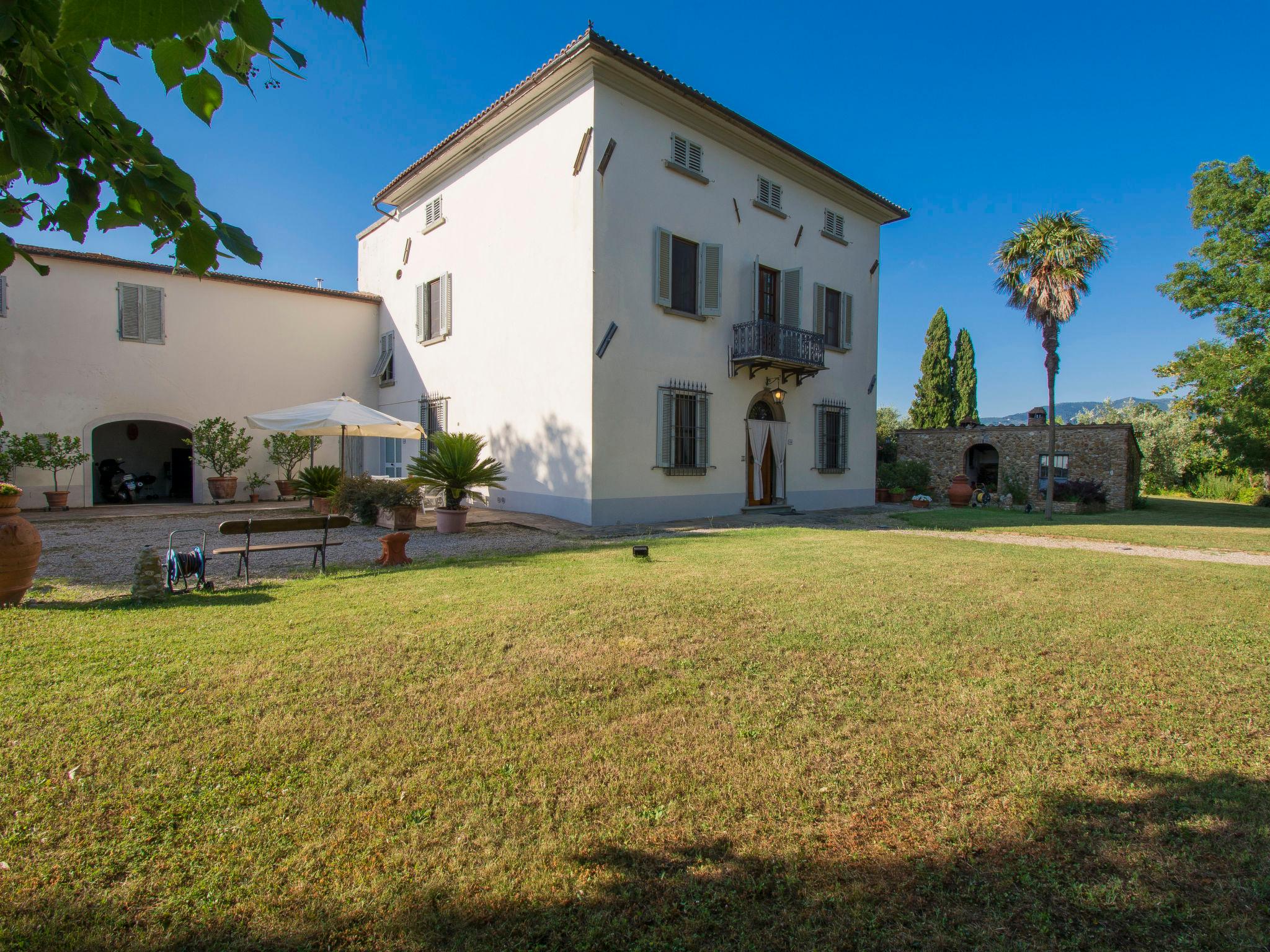 Foto 3 - Casa de 4 quartos em Vinci com piscina privada e jardim