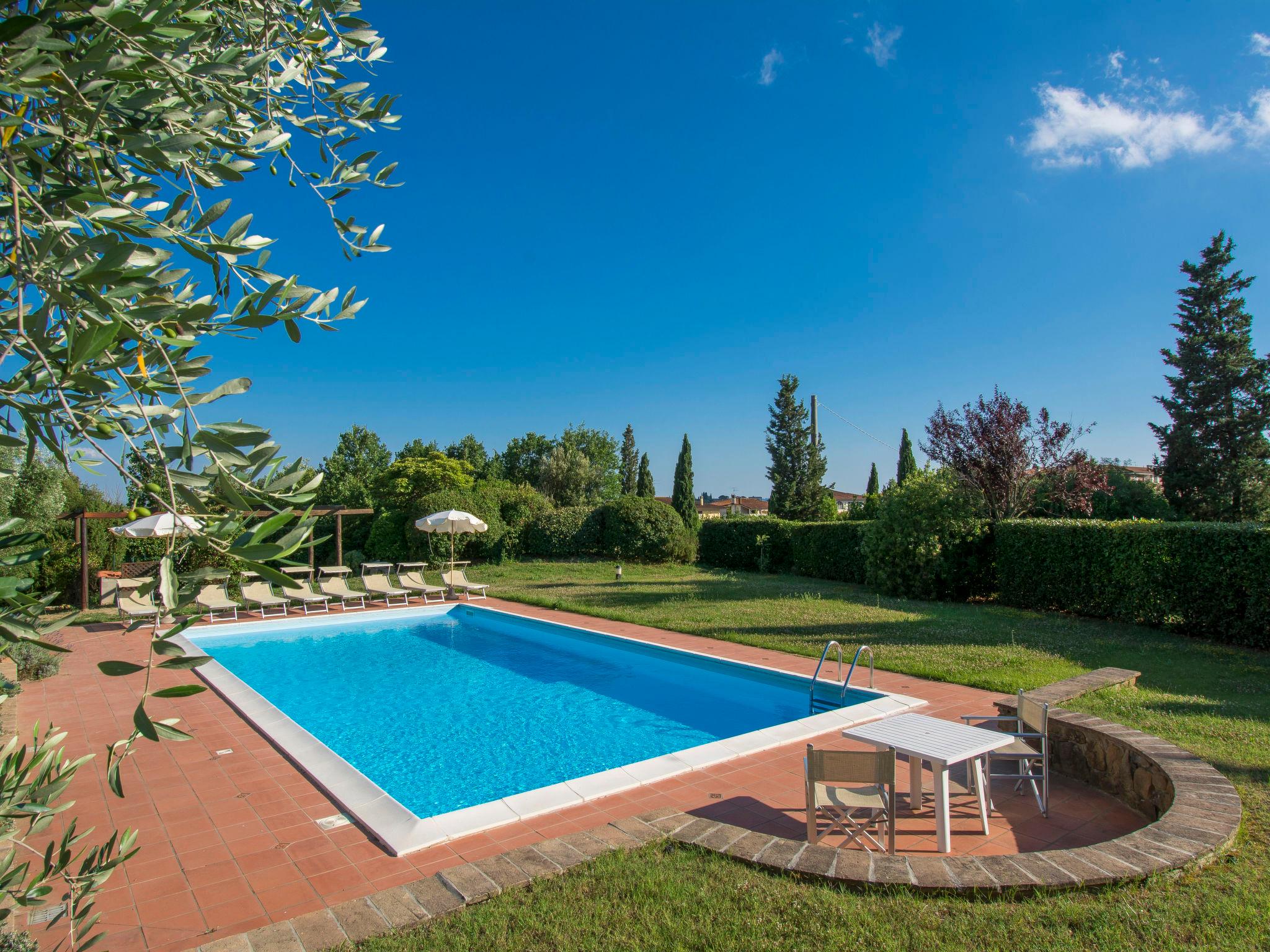 Foto 28 - Casa de 4 habitaciones en Vinci con piscina privada y jardín