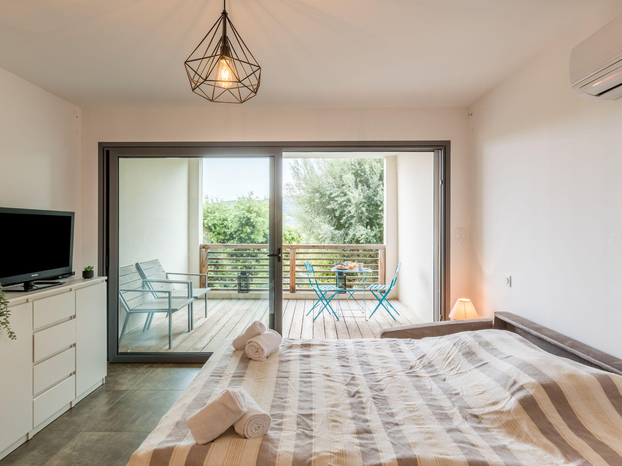 Foto 9 - Apartamento en Porto-Vecchio con piscina y vistas al mar
