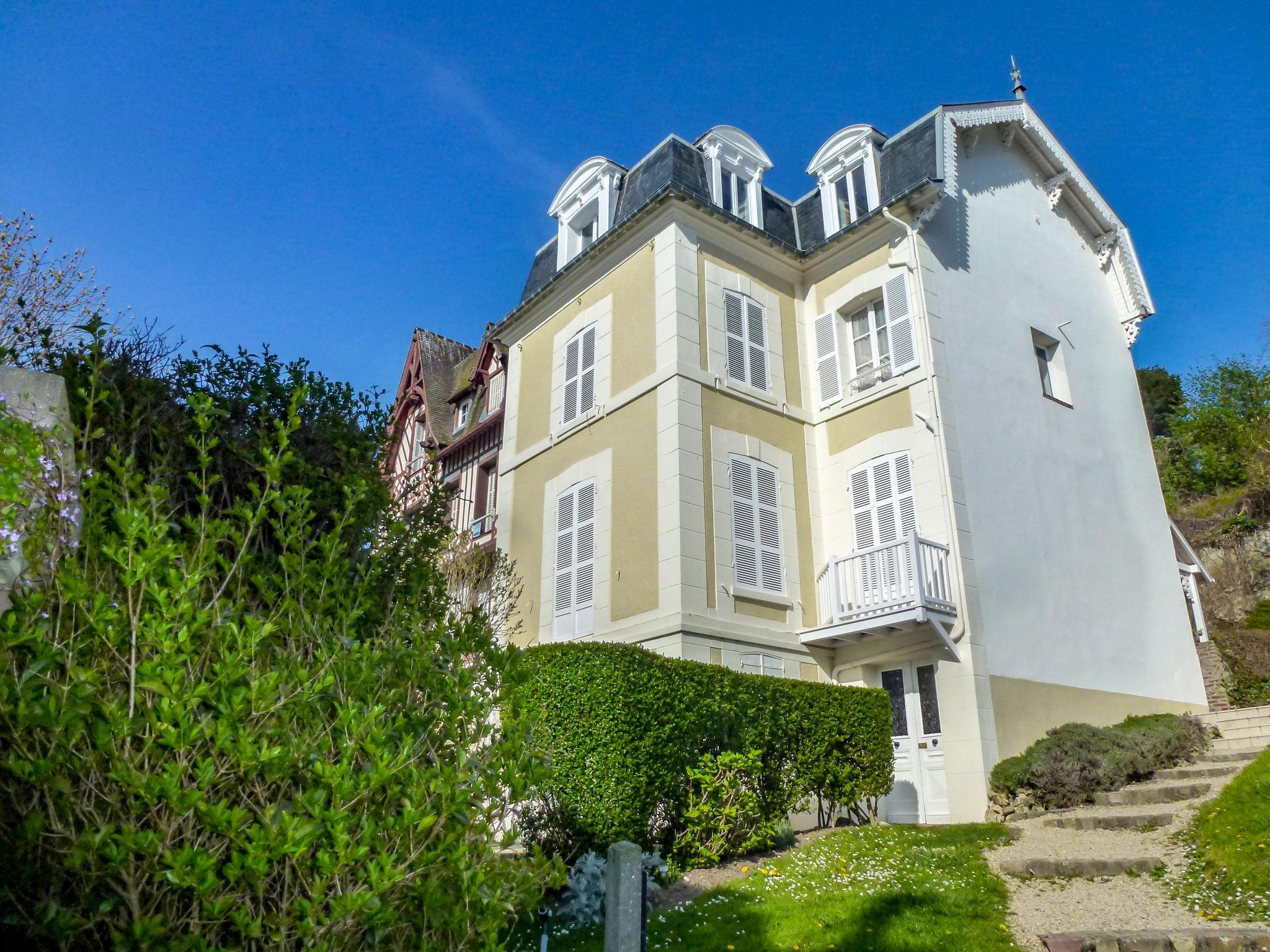 Foto 2 - Apartamento em Trouville-sur-Mer com jardim e vistas do mar