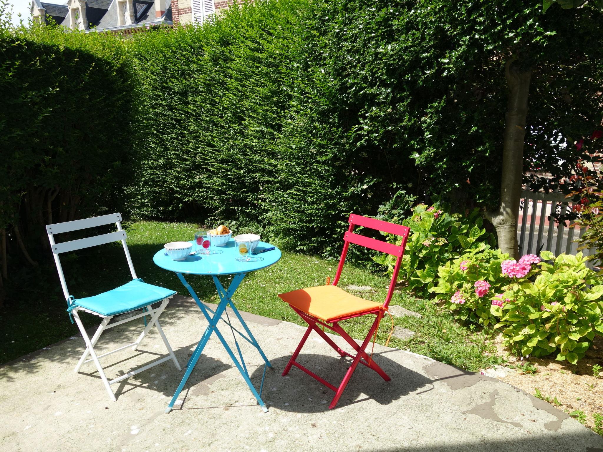 Foto 5 - Appartamento a Trouville-sur-Mer con giardino e vista mare