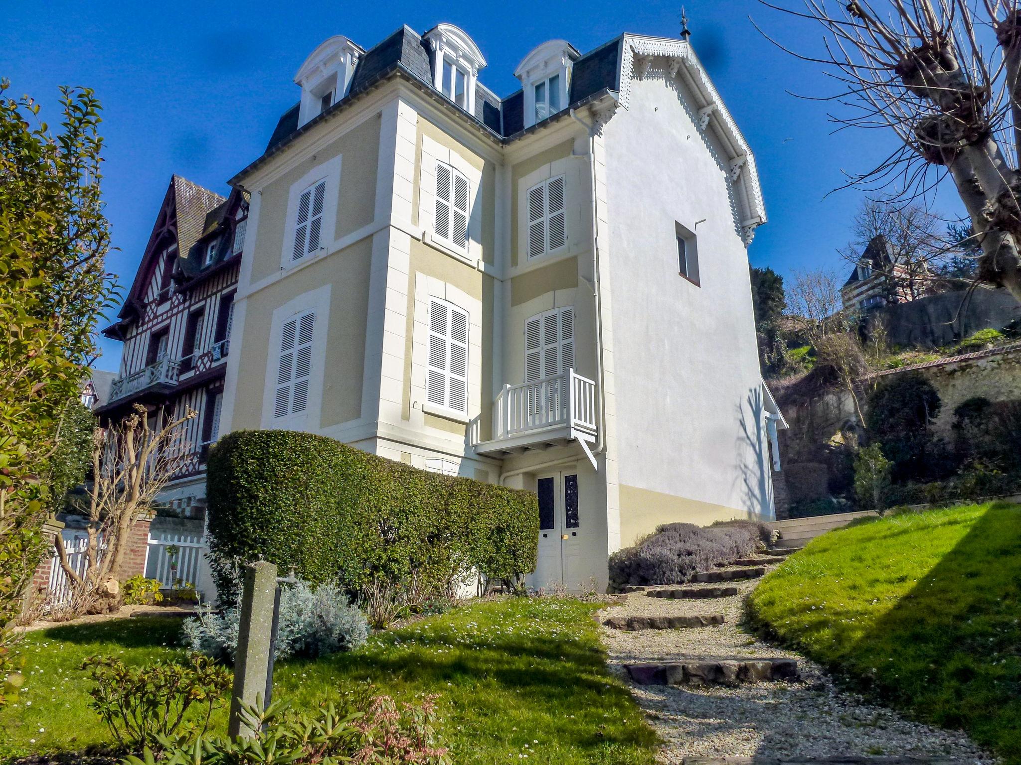 Photo 18 - Apartment in Trouville-sur-Mer with garden and sea view