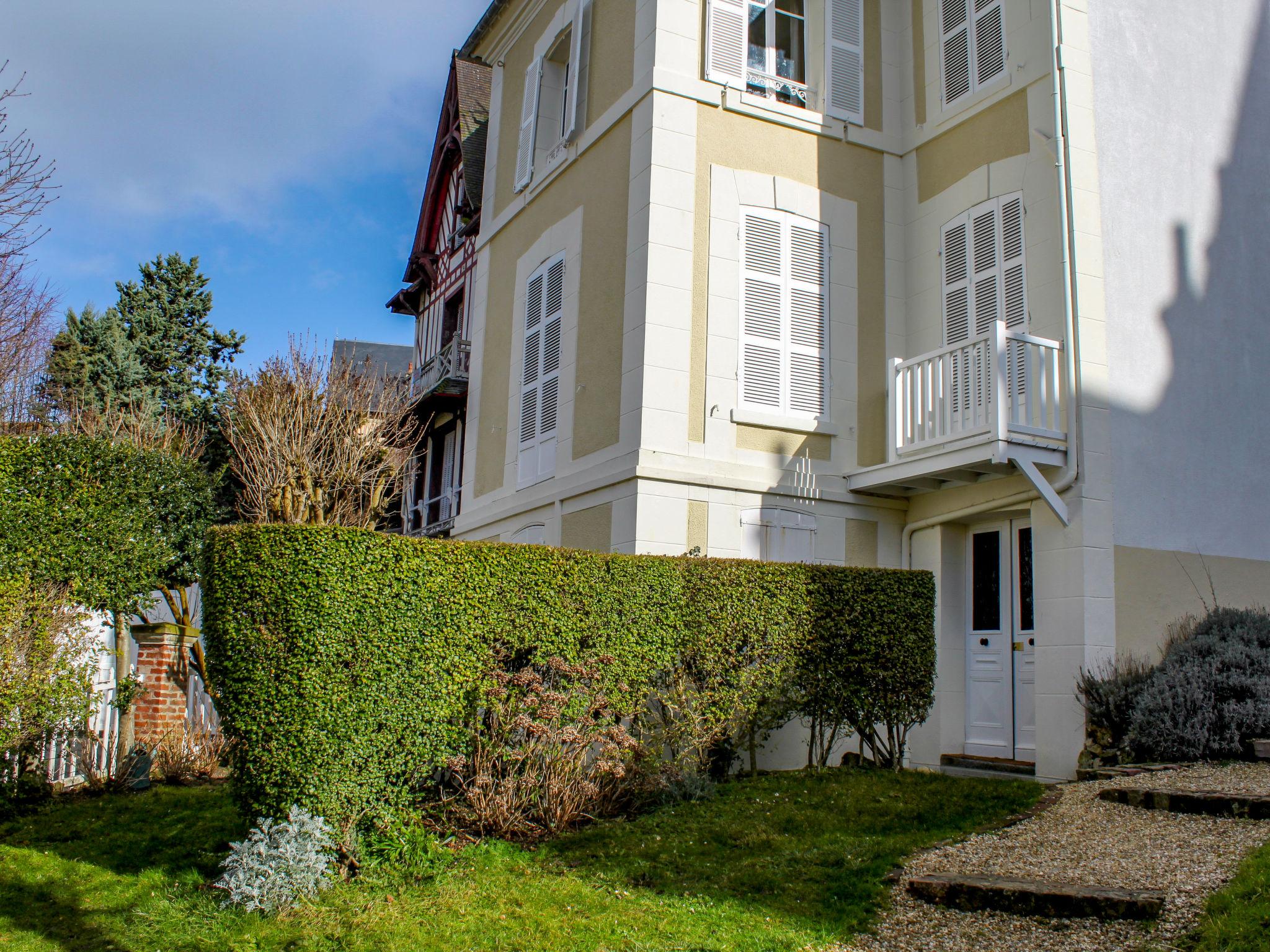 Photo 19 - Apartment in Trouville-sur-Mer with garden and sea view