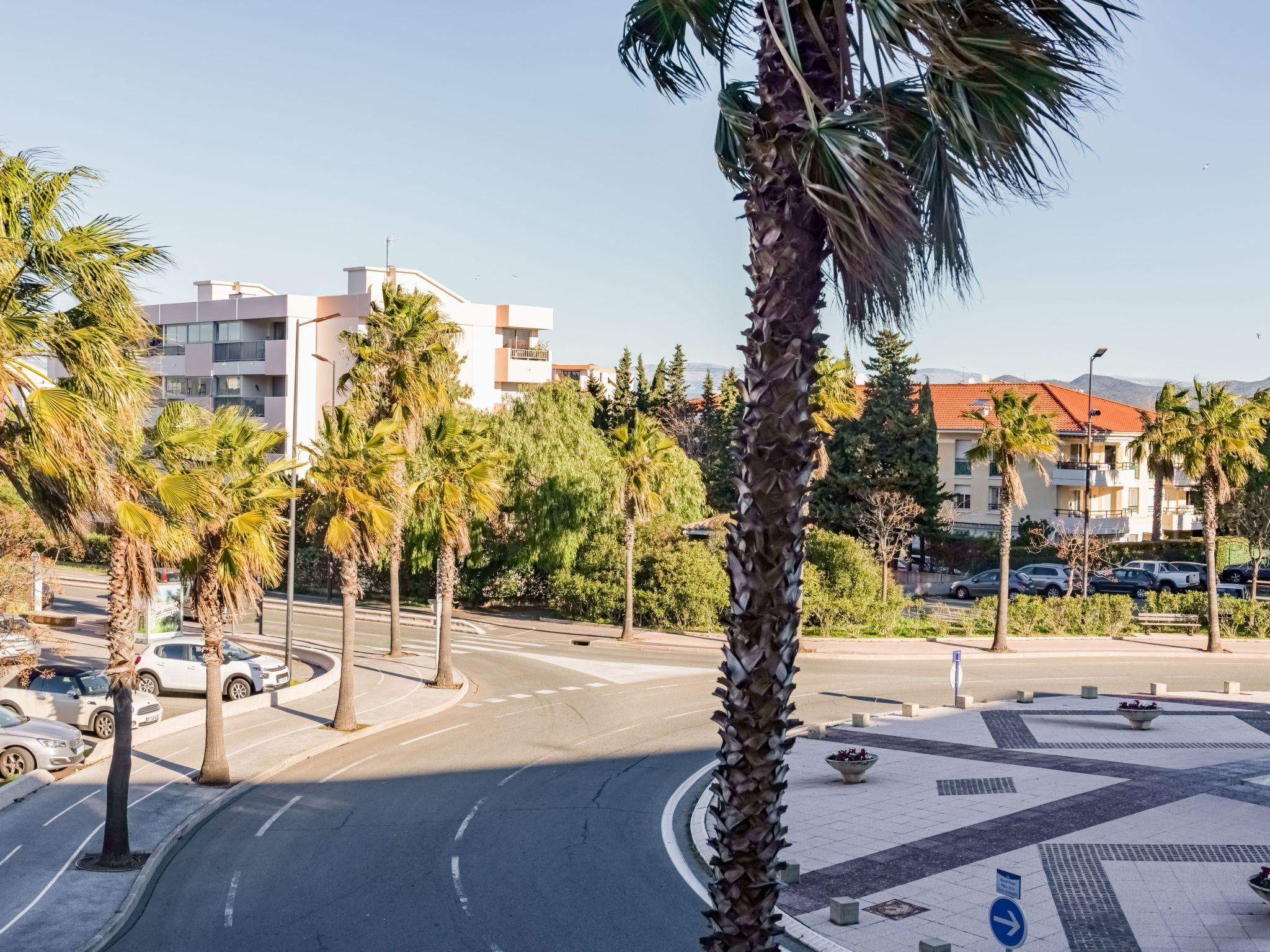 Foto 16 - Apartment mit 1 Schlafzimmer in Fréjus mit blick aufs meer