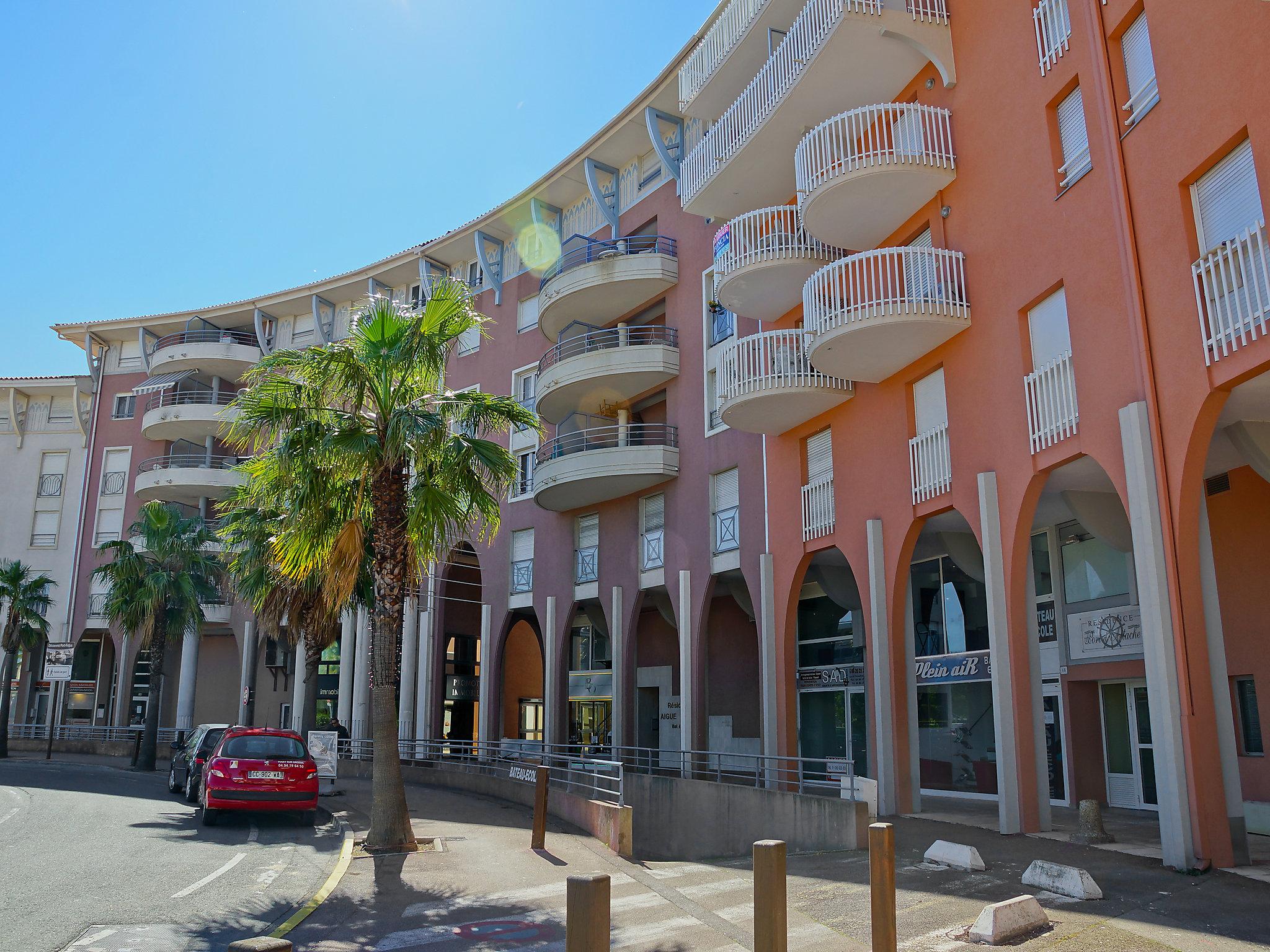 Foto 19 - Appartamento con 1 camera da letto a Fréjus con terrazza e vista mare