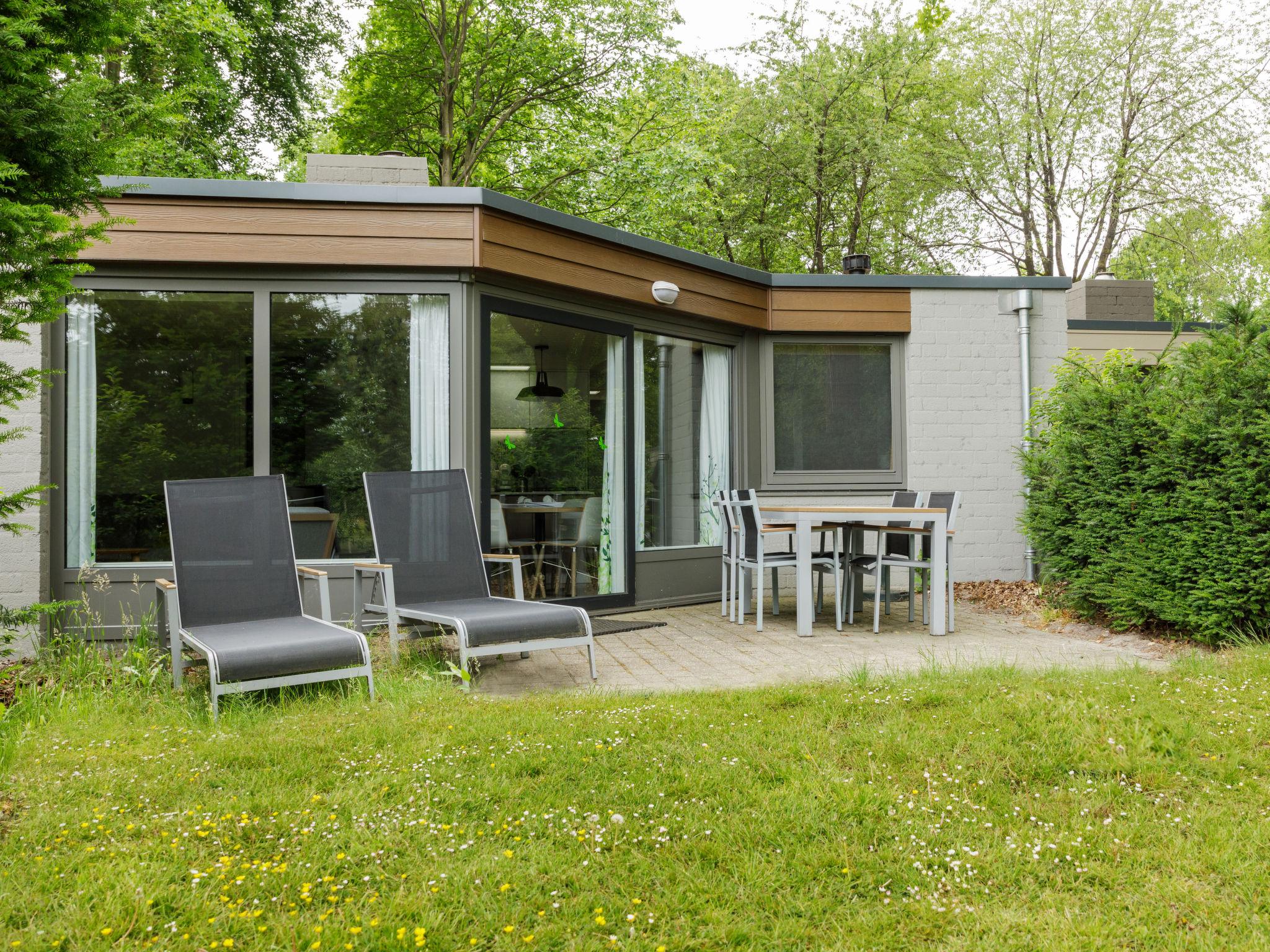 Foto 1 - Casa de 2 quartos em Zeewolde com piscina e terraço