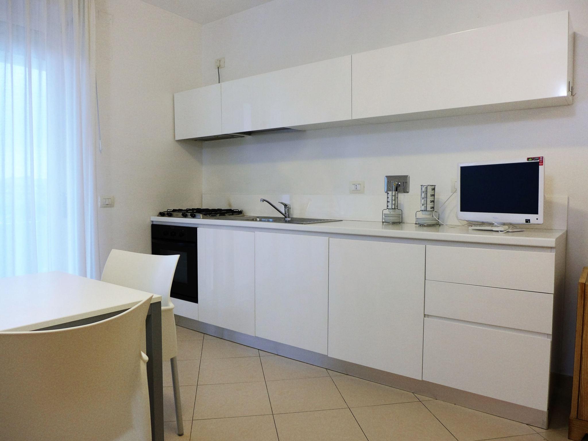 Foto 8 - Apartamento de 2 quartos em Vasto com piscina e jardim