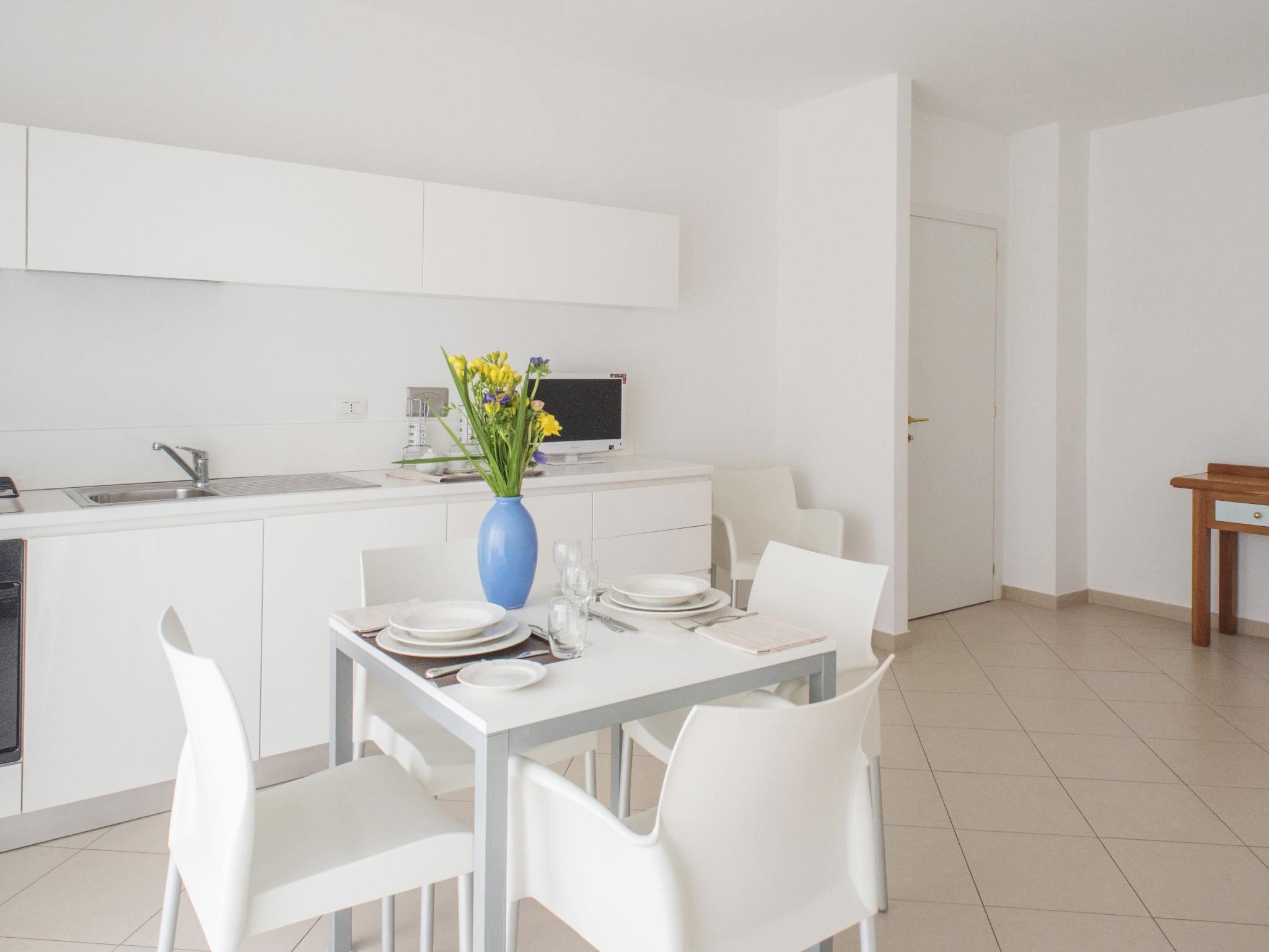 Photo 6 - 1 bedroom Apartment in Vasto with swimming pool and garden