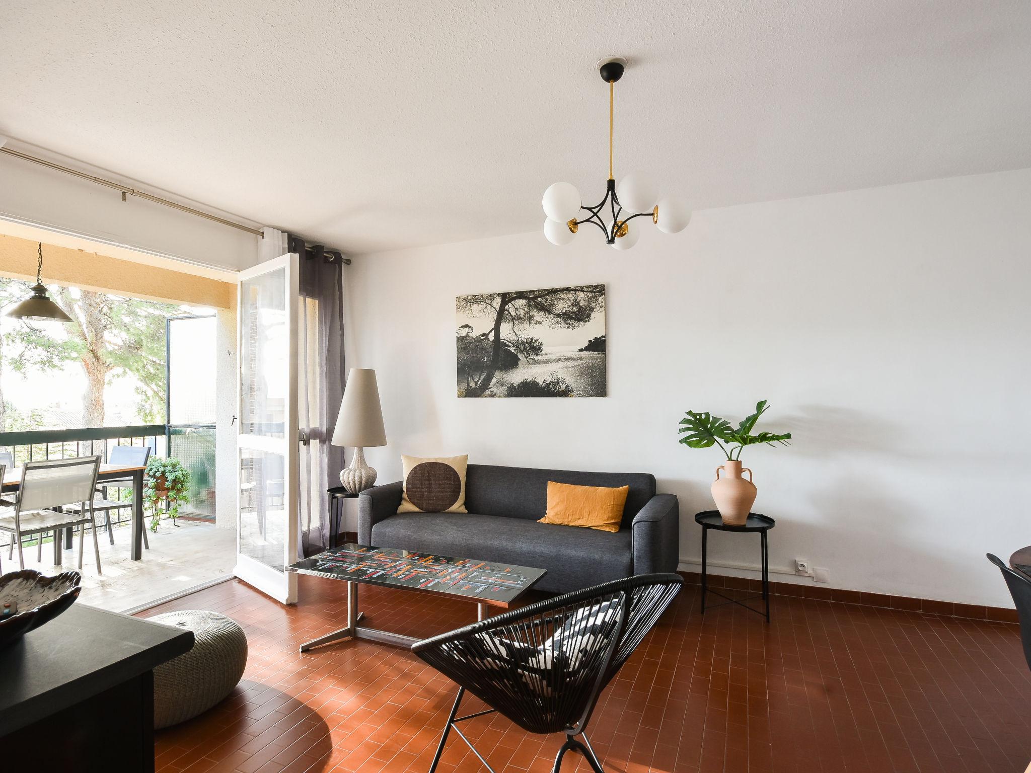 Foto 7 - Apartment mit 2 Schlafzimmern in Saint-Cyr-sur-Mer mit terrasse und blick aufs meer