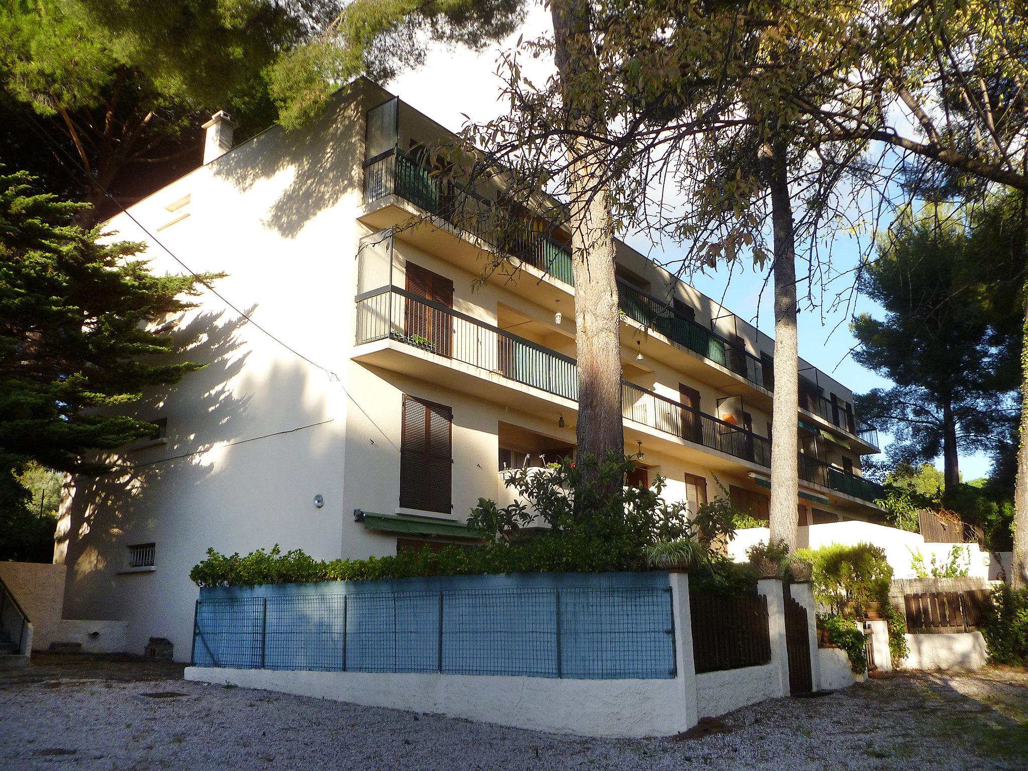 Foto 1 - Apartamento de 2 habitaciones en Saint-Cyr-sur-Mer con terraza y vistas al mar