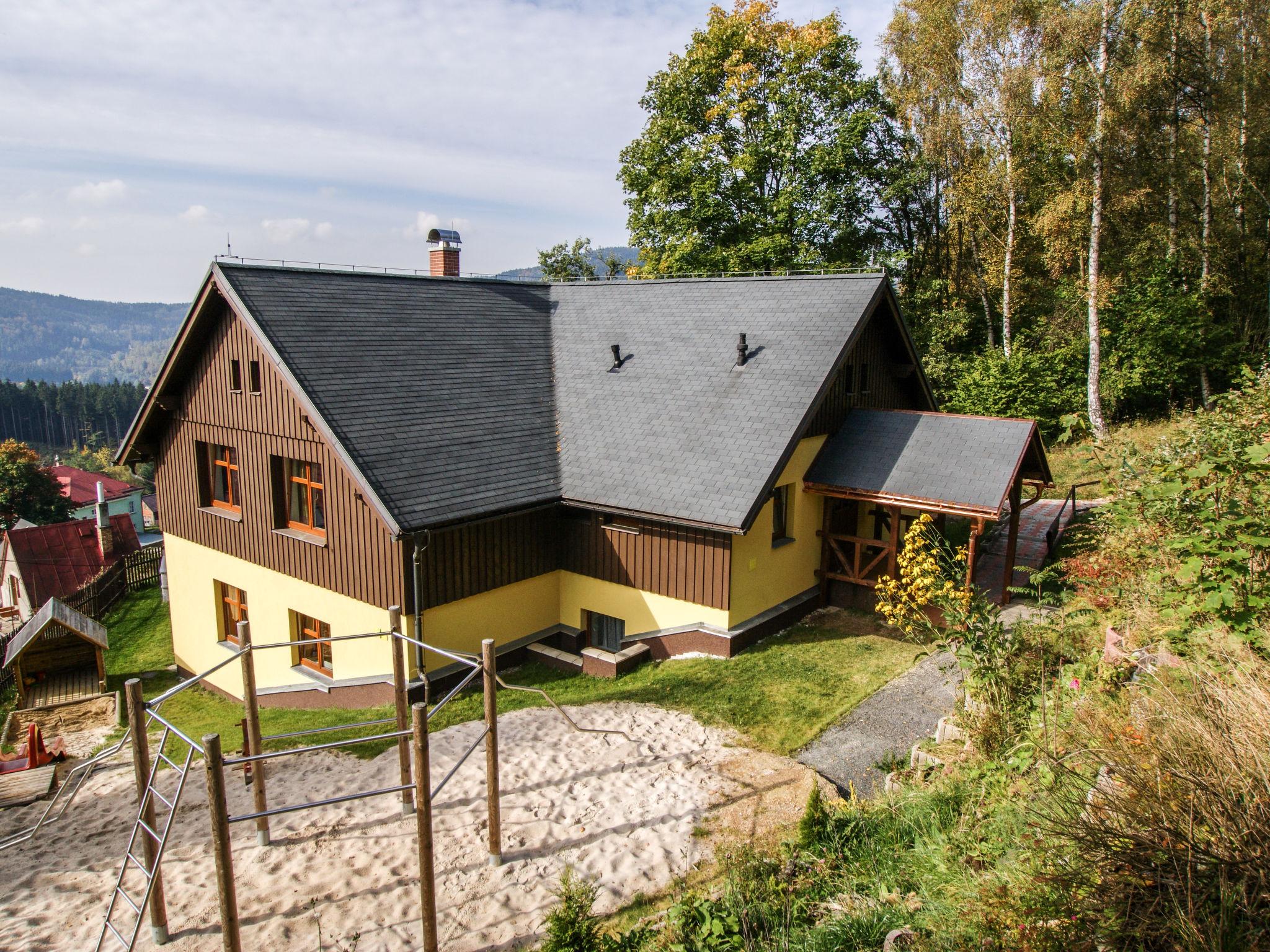 Foto 1 - Casa de 6 habitaciones en Albrechtice v Jizerských horách con piscina privada y vistas a la montaña
