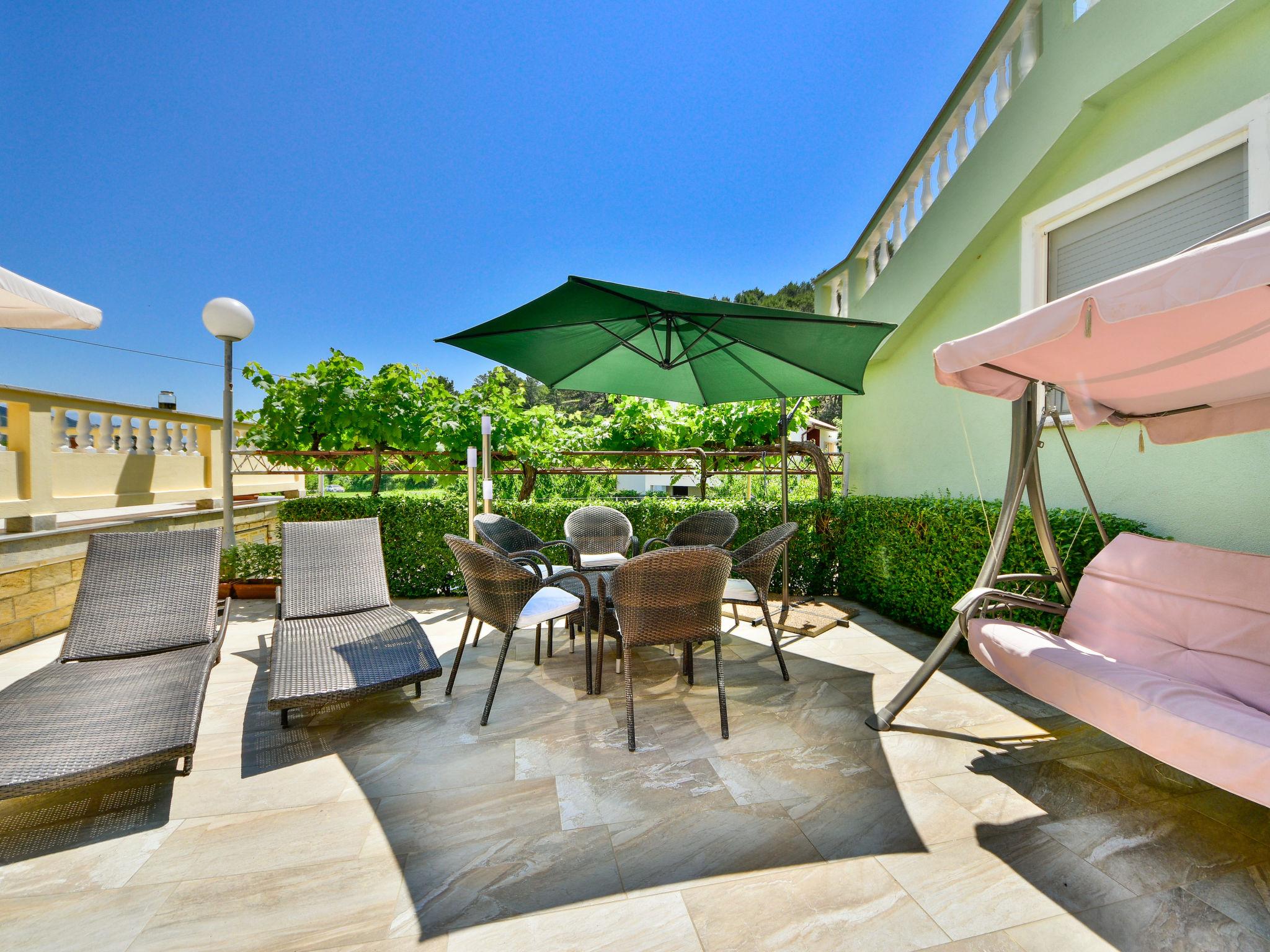 Photo 3 - Appartement de 2 chambres à Rab avec piscine et terrasse