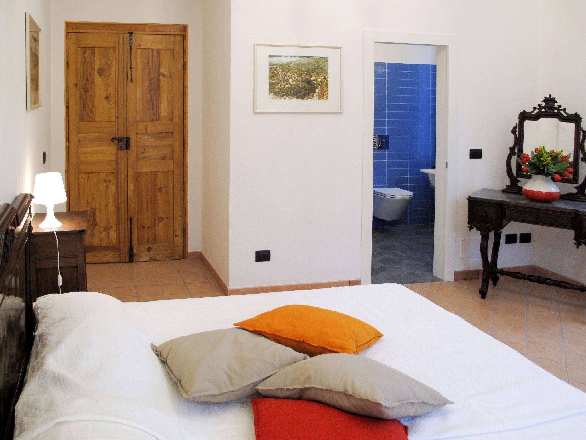 Photo 17 - 5 bedroom Apartment in Dolcedo with garden and terrace