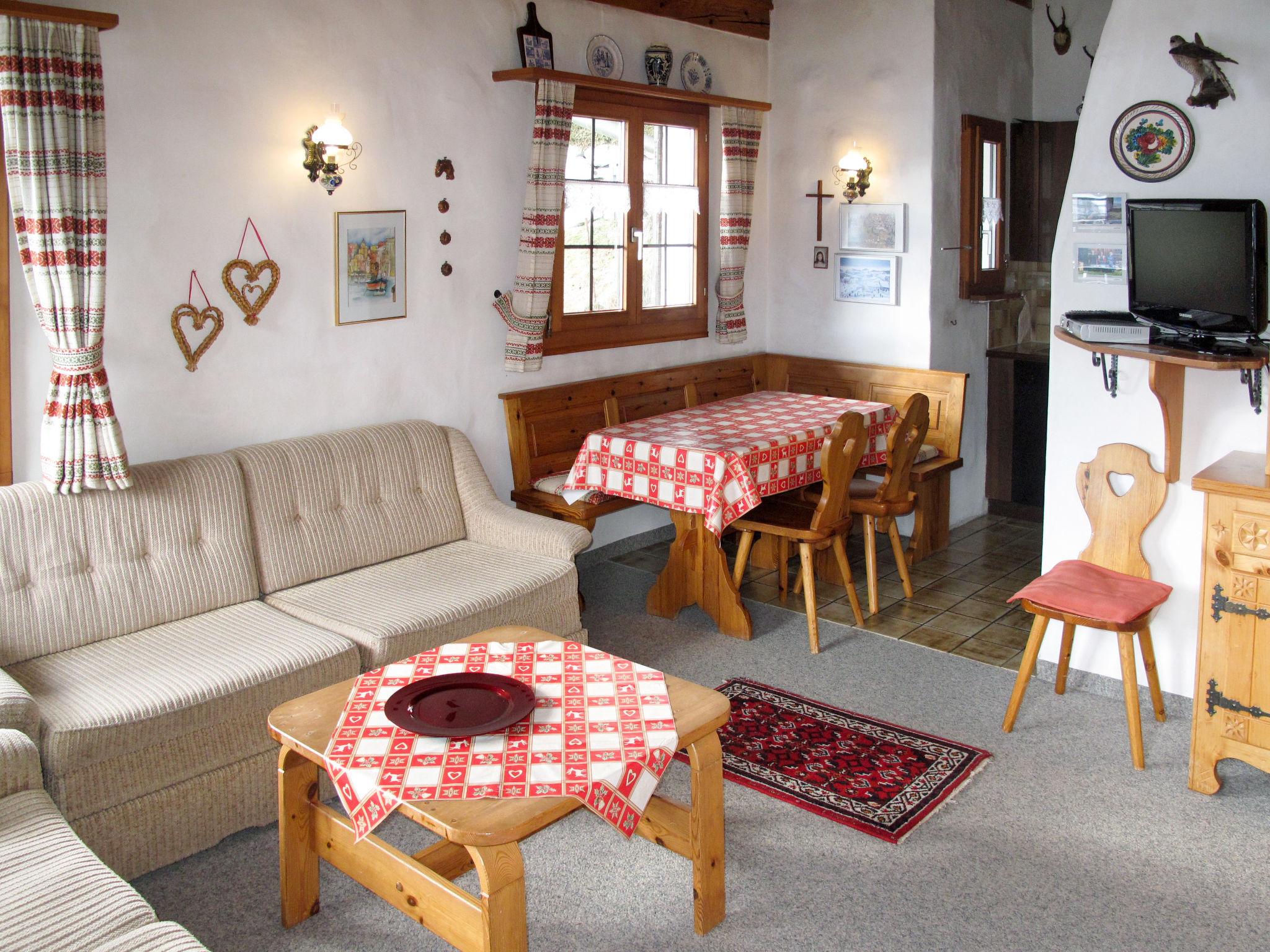 Photo 2 - 2 bedroom Apartment in Schluein with sauna and mountain view