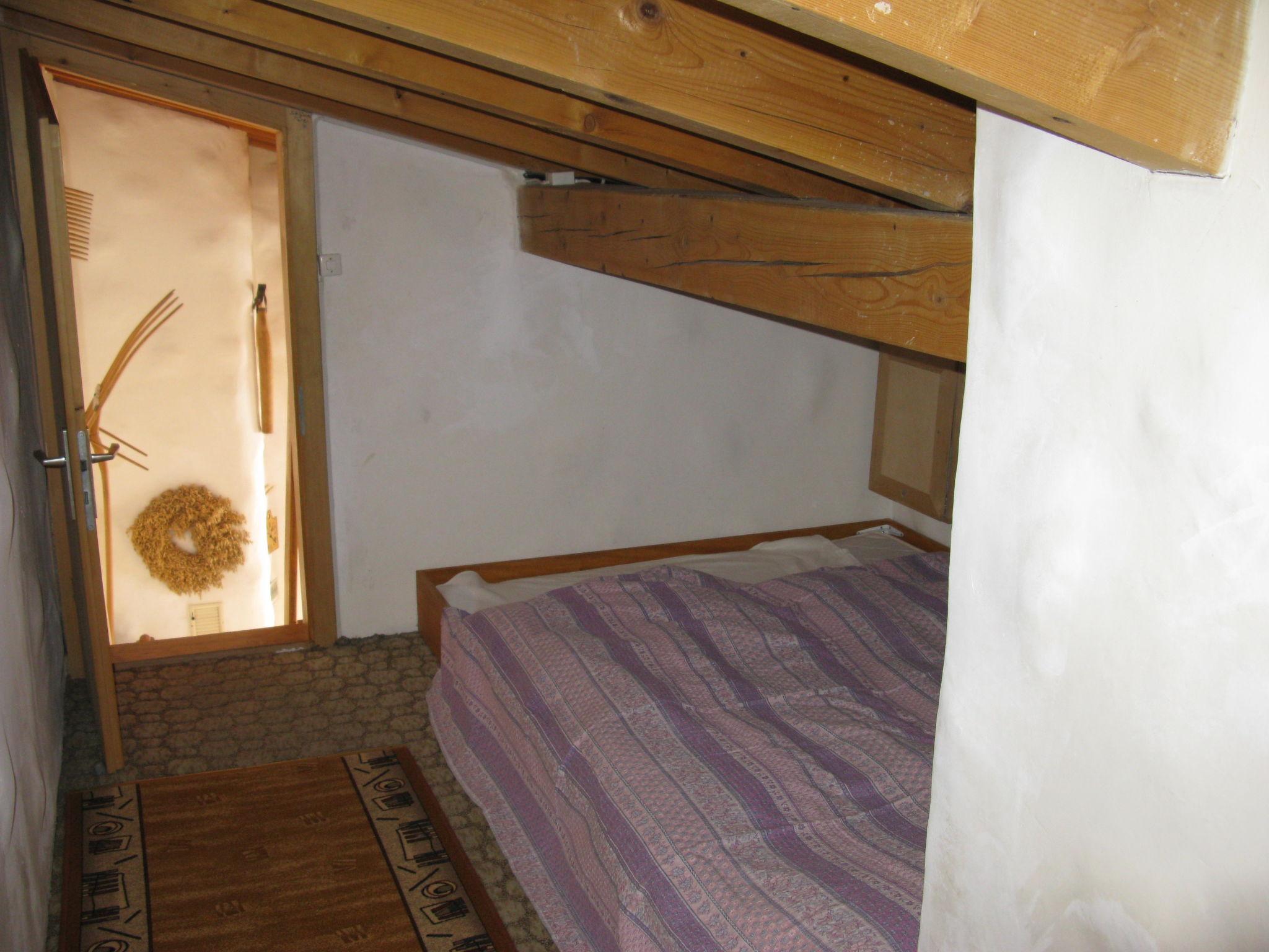 Foto 4 - Apartamento de 2 quartos em Schluein com sauna e vista para a montanha