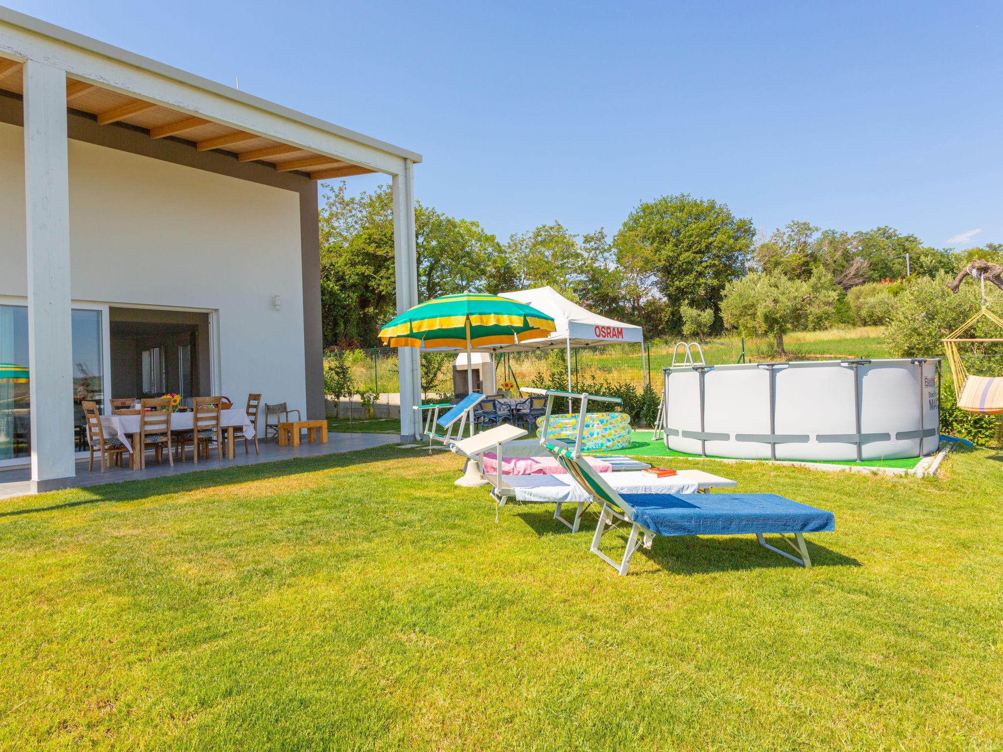 Foto 2 - Casa con 3 camere da letto a Città Sant'Angelo con giardino e terrazza