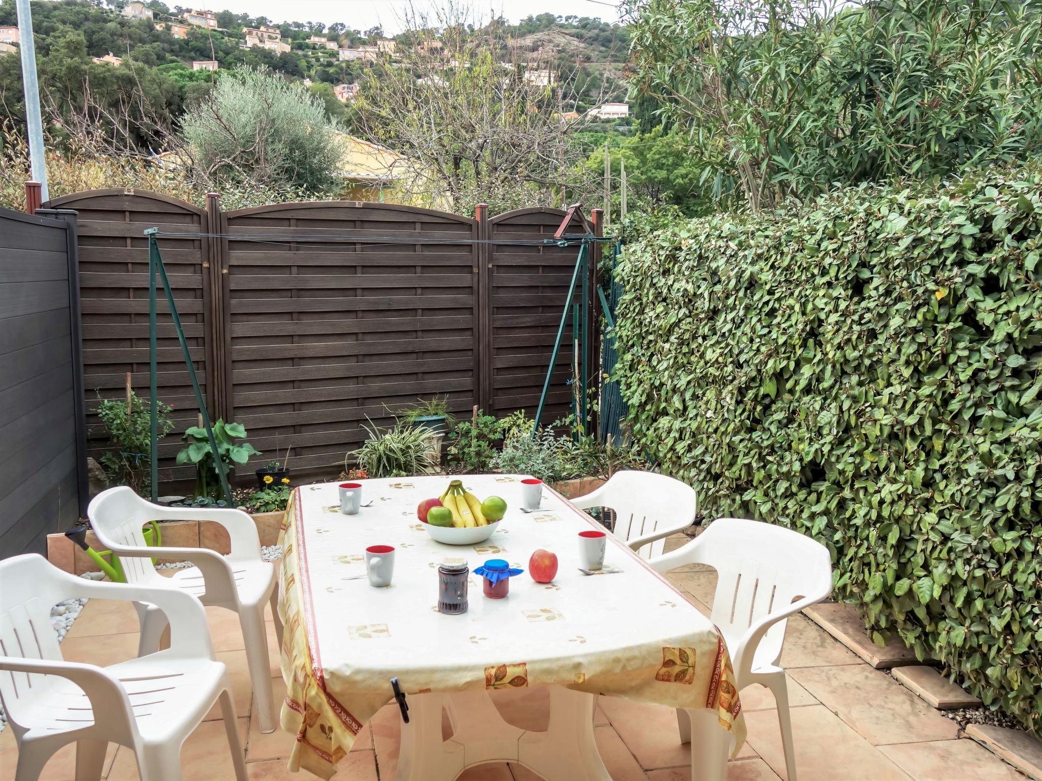 Foto 6 - Casa de 2 quartos em Cavalaire-sur-Mer com piscina e jardim