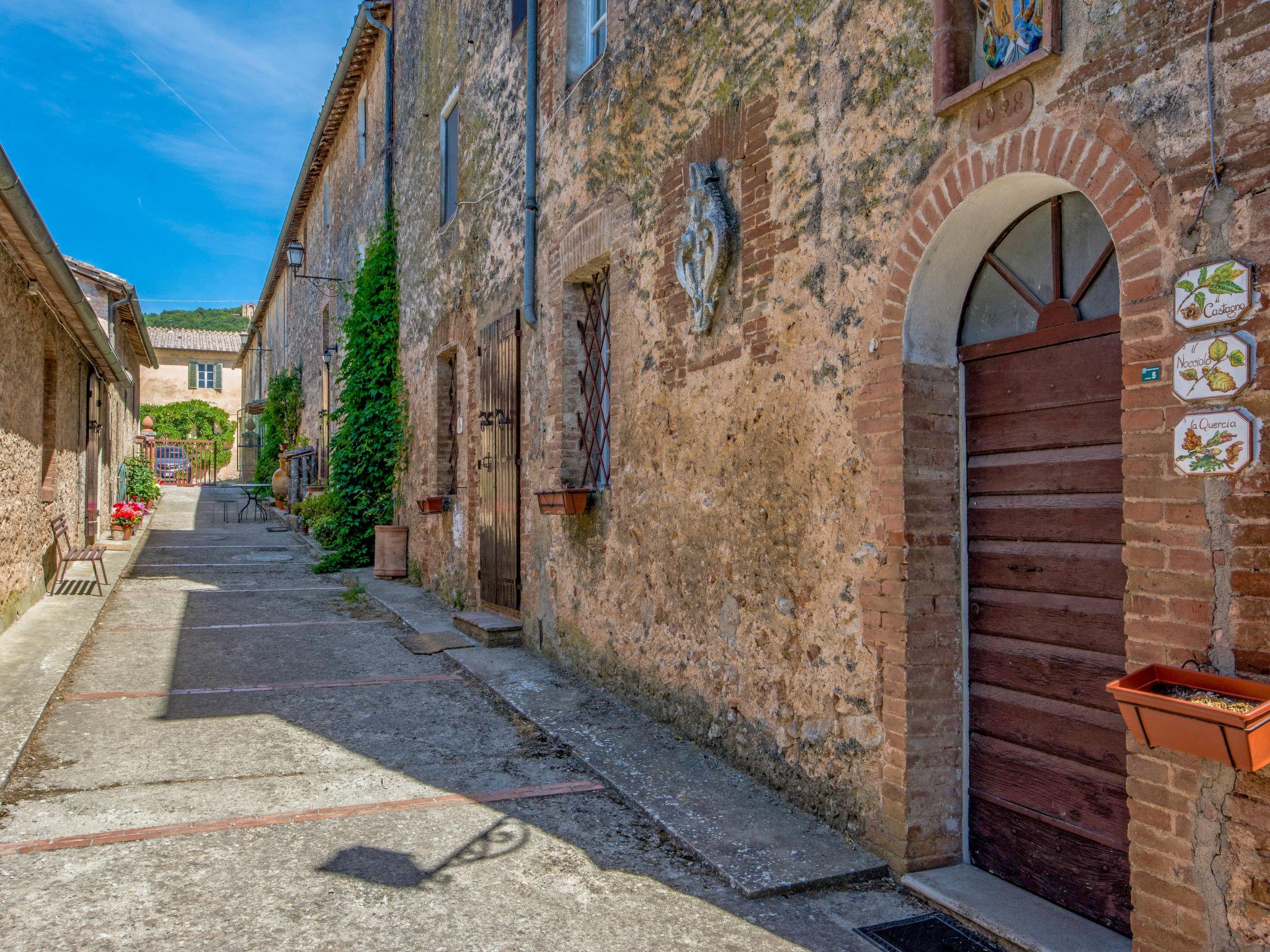 Foto 20 - Appartamento con 3 camere da letto a Sovicille con piscina e giardino