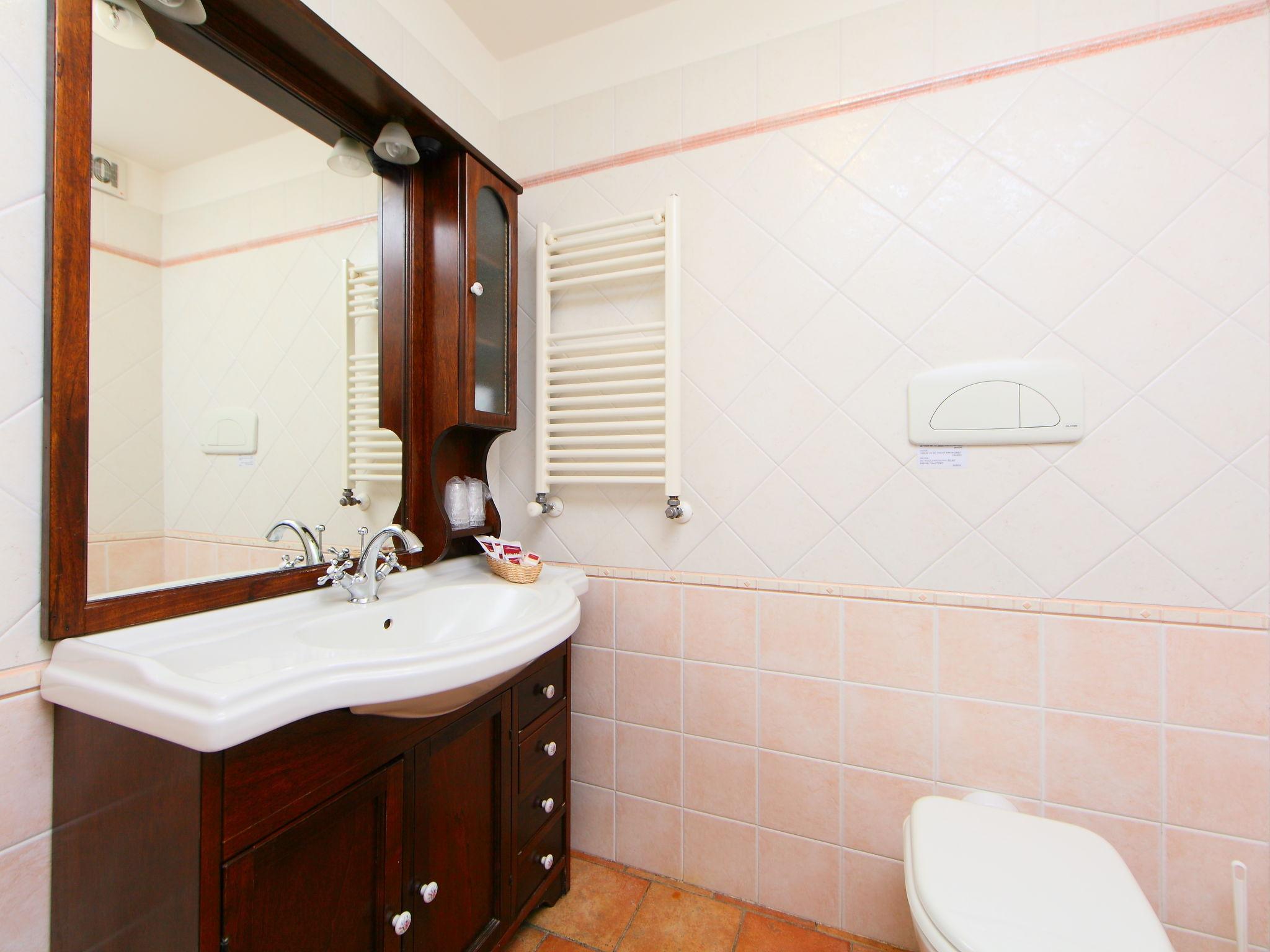 Foto 12 - Apartment mit 3 Schlafzimmern in Sorano mit schwimmbad und garten