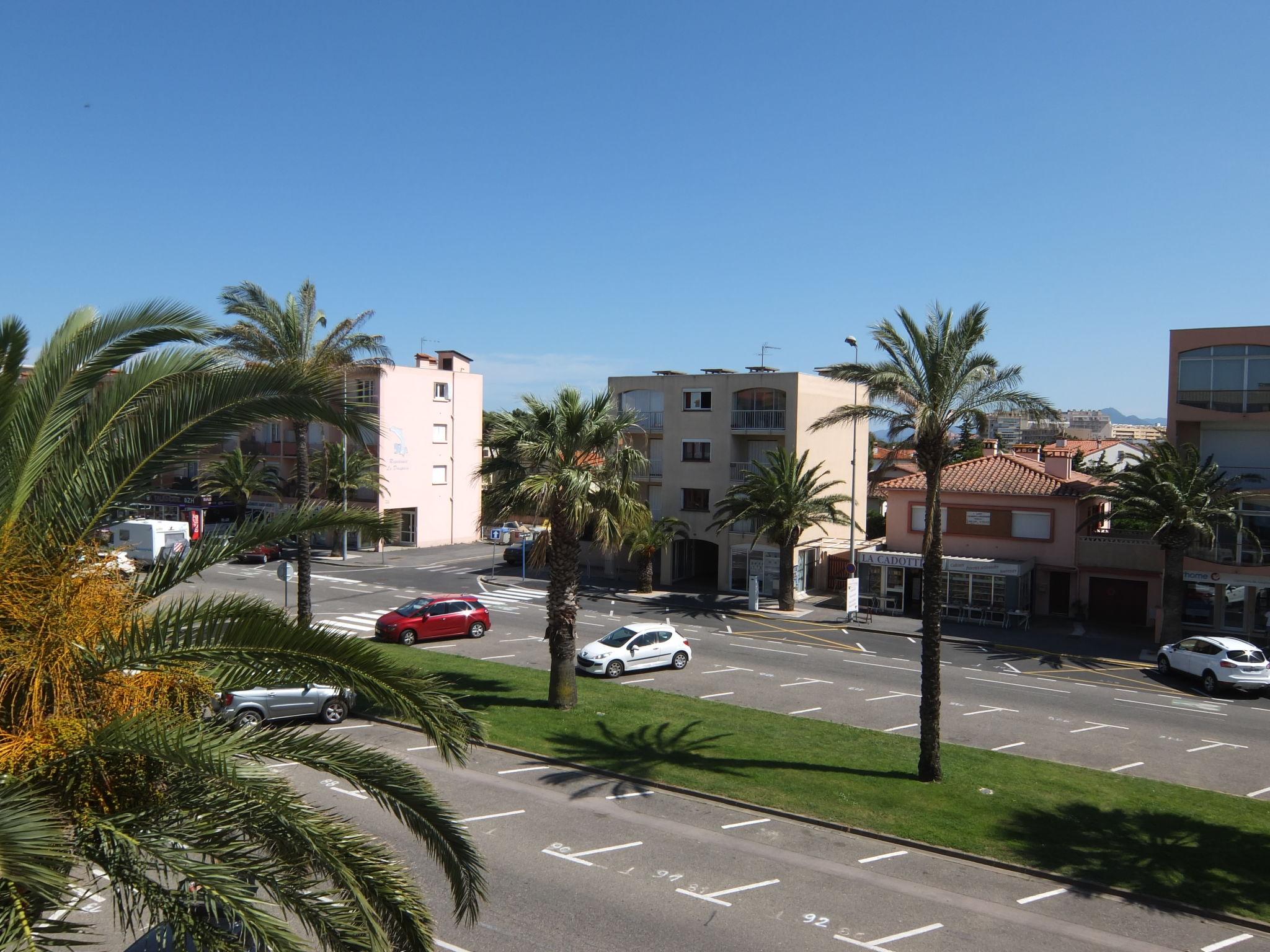 Photo 11 - 1 bedroom Apartment in Saint-Cyprien with sea view