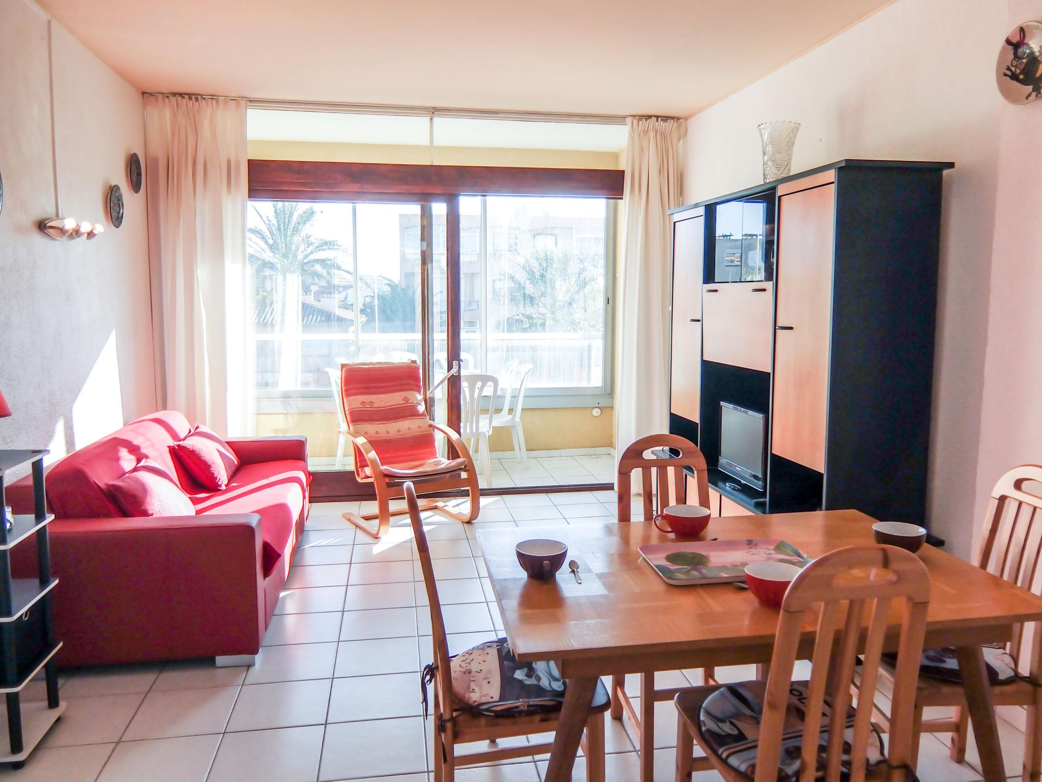 Foto 1 - Appartamento con 1 camera da letto a Saint-Cyprien con vista mare