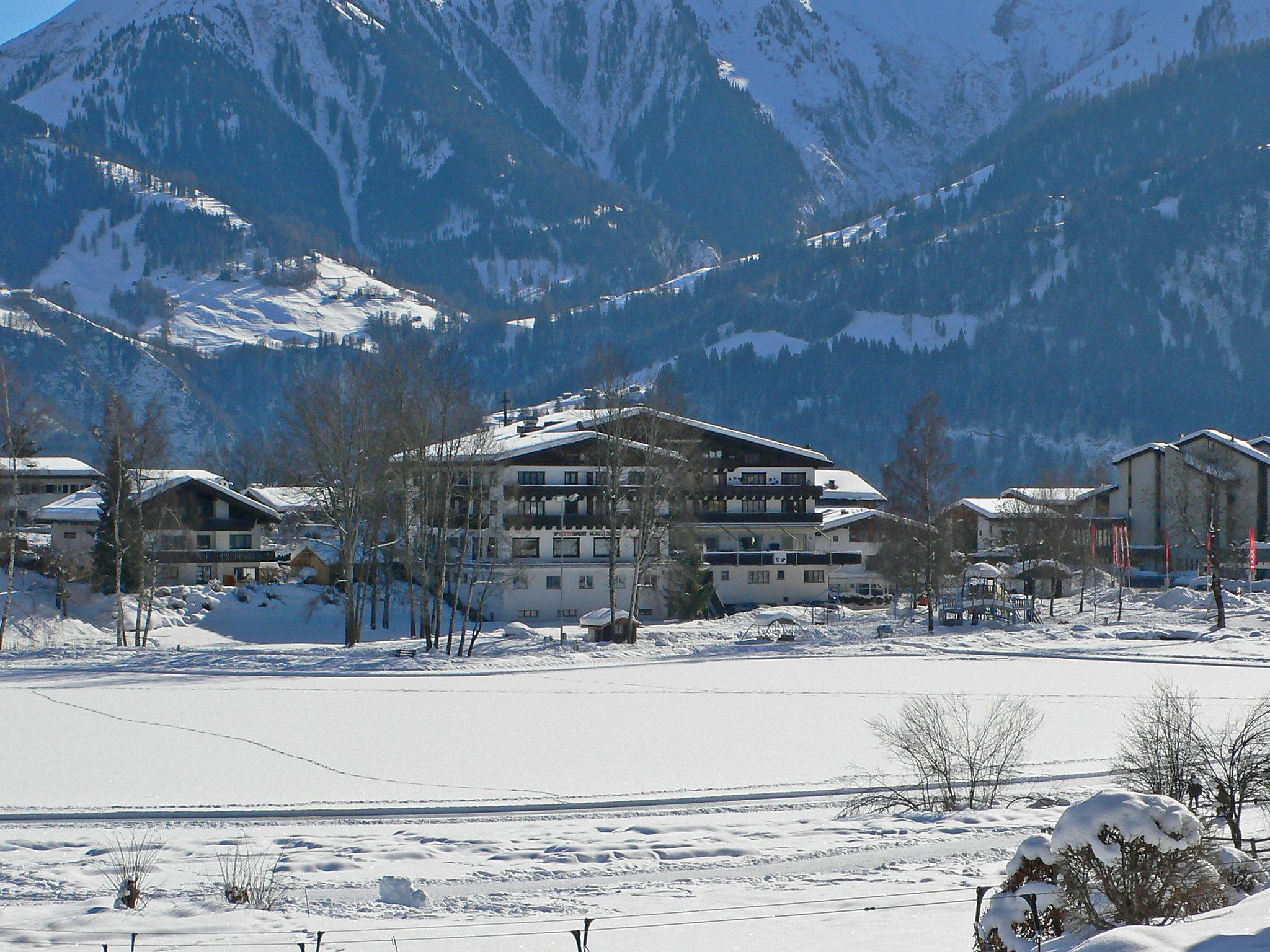 Foto 17 - Apartment mit 2 Schlafzimmern in Laax mit blick auf die berge