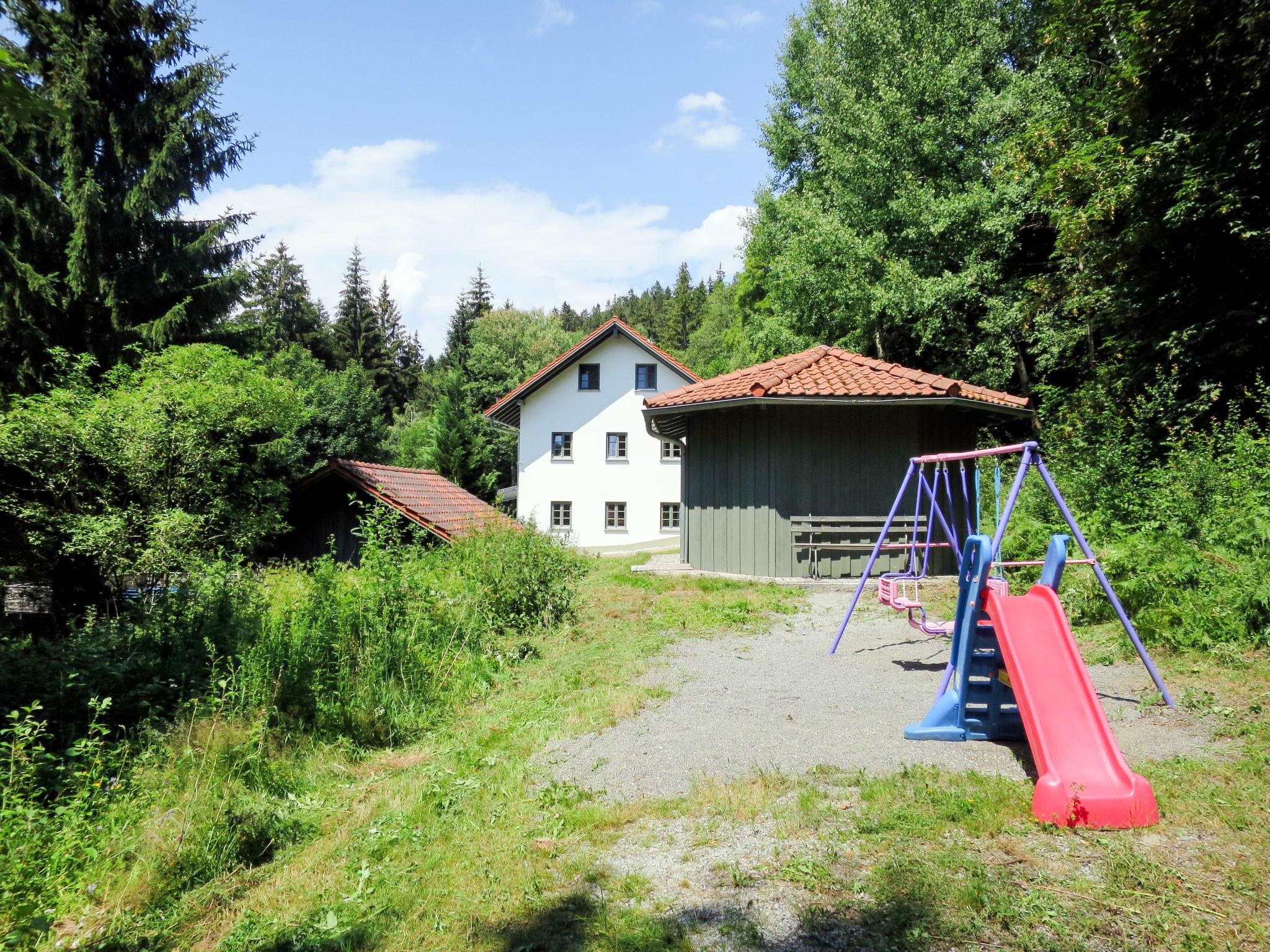 Foto 33 - Casa de 8 quartos em Viechtach com piscina privada e vista para a montanha