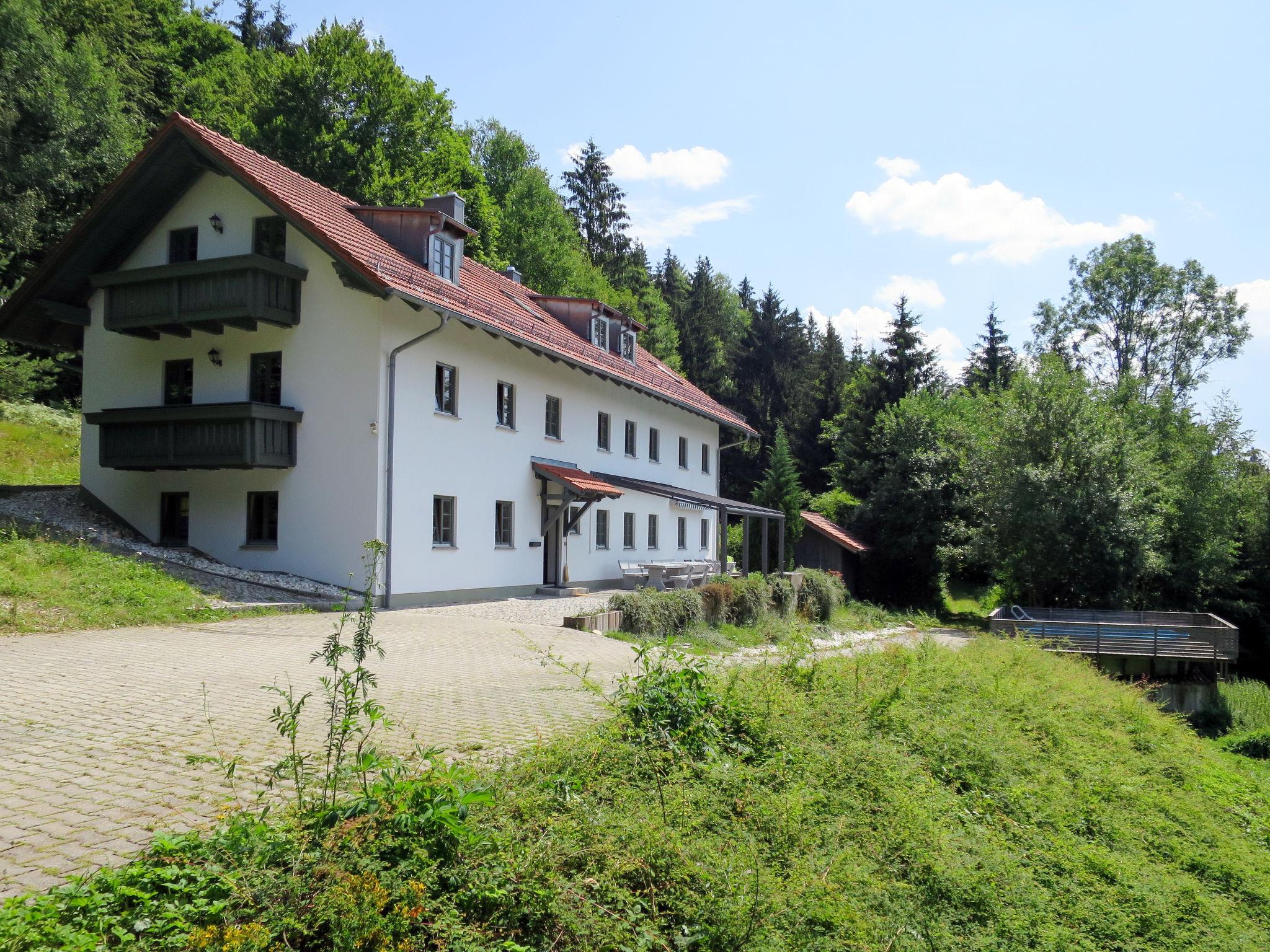 Foto 6 - Casa de 8 quartos em Viechtach com piscina privada e vista para a montanha