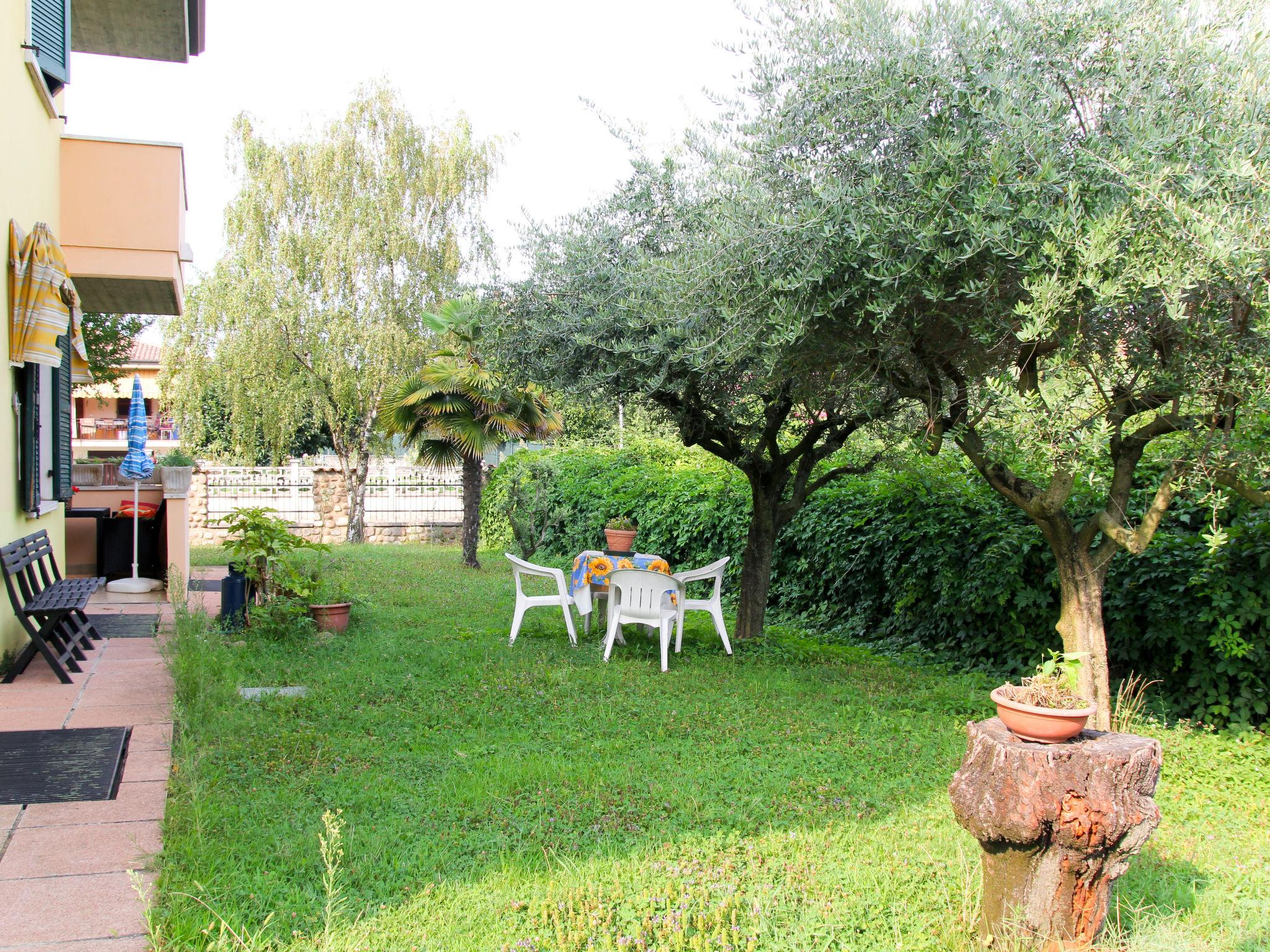 Foto 2 - Appartamento con 3 camere da letto a Lazise con giardino e vista sulle montagne