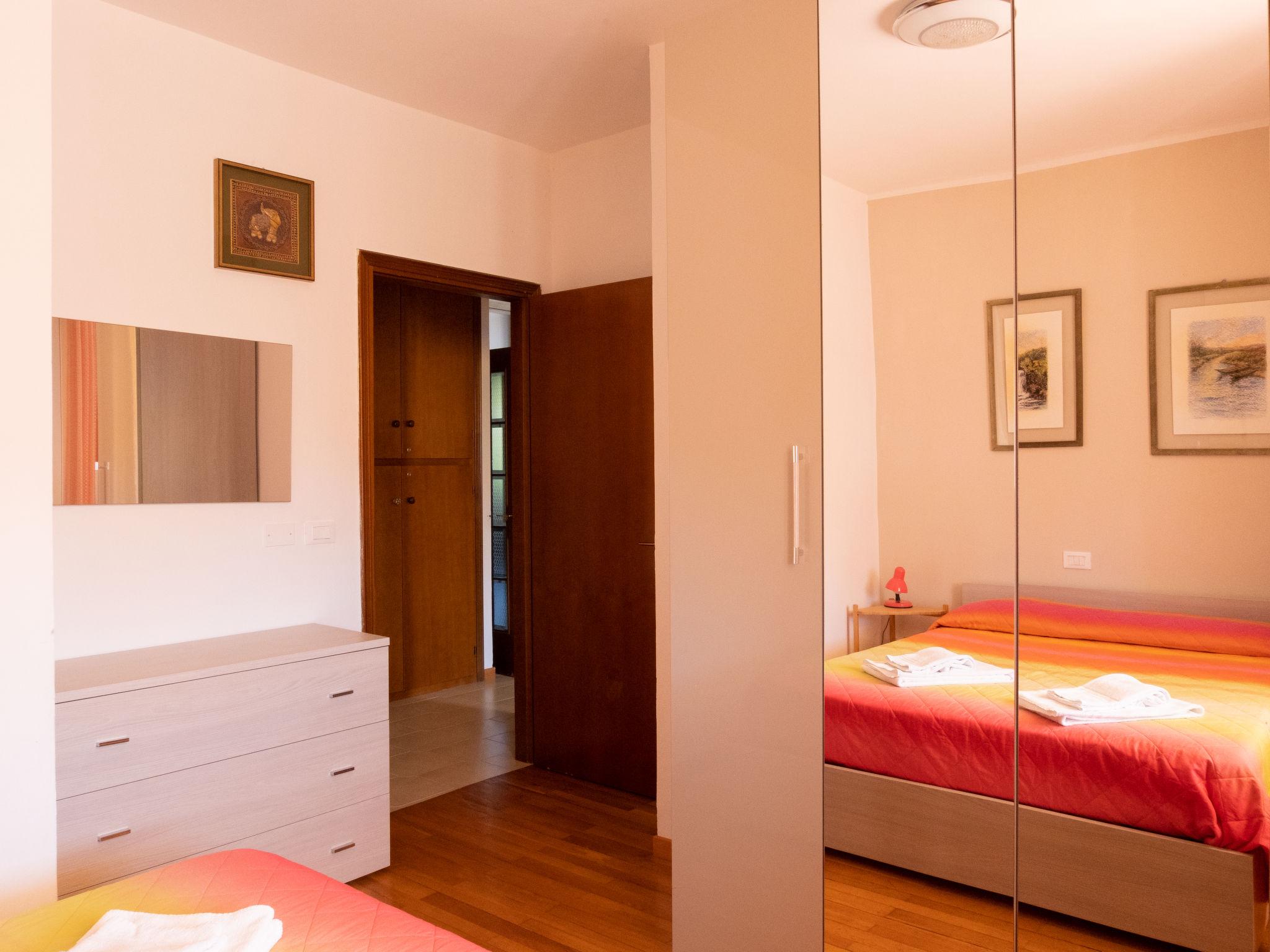 Foto 11 - Apartment mit 3 Schlafzimmern in Lazise mit garten und blick auf die berge