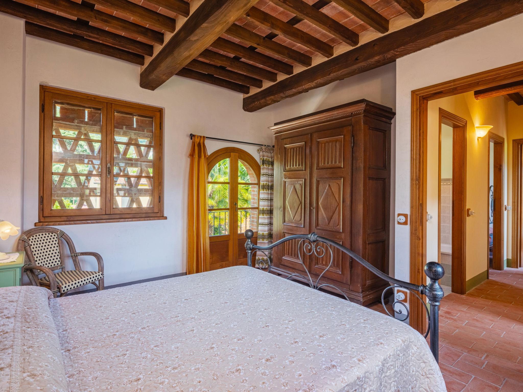 Foto 16 - Casa con 6 camere da letto a Camaiore con giardino e vista mare
