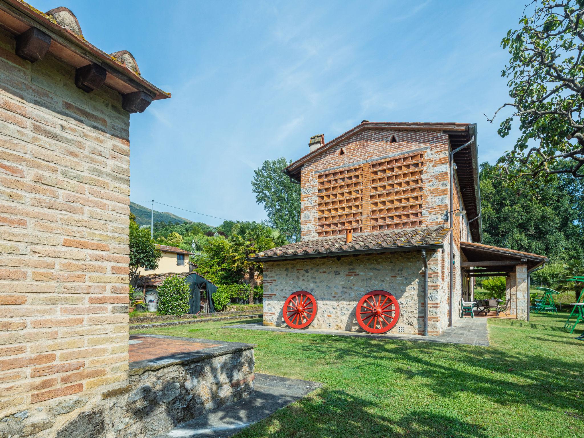 Photo 31 - Maison de 3 chambres à Camaiore avec jardin et vues à la mer