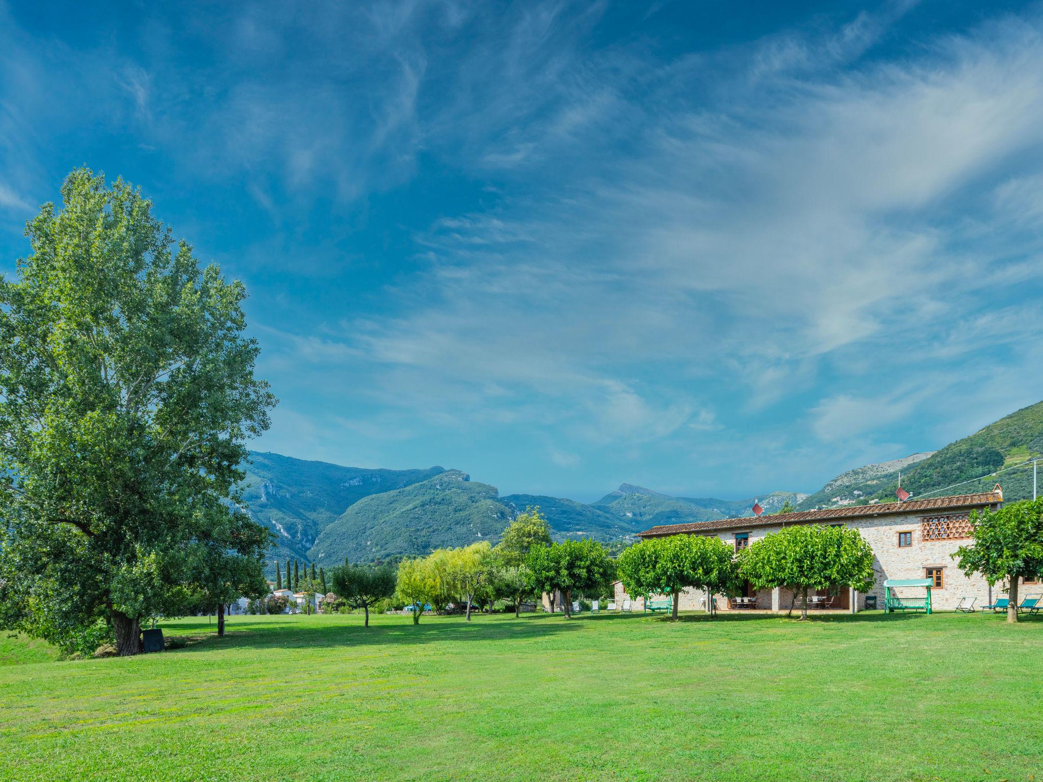 Photo 1 - Maison de 3 chambres à Camaiore avec jardin et vues à la mer