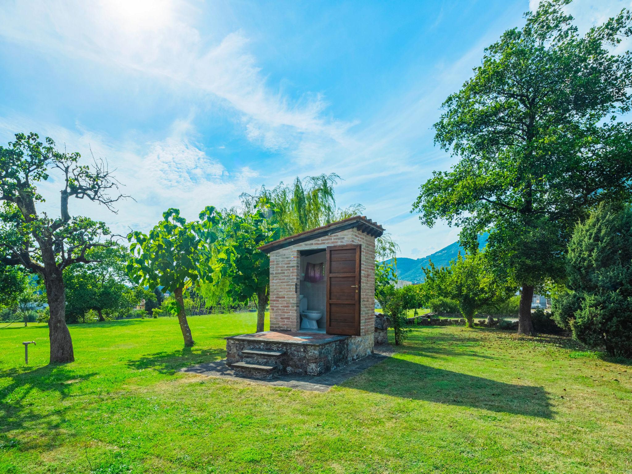 Foto 49 - Casa con 6 camere da letto a Camaiore con giardino e vista mare