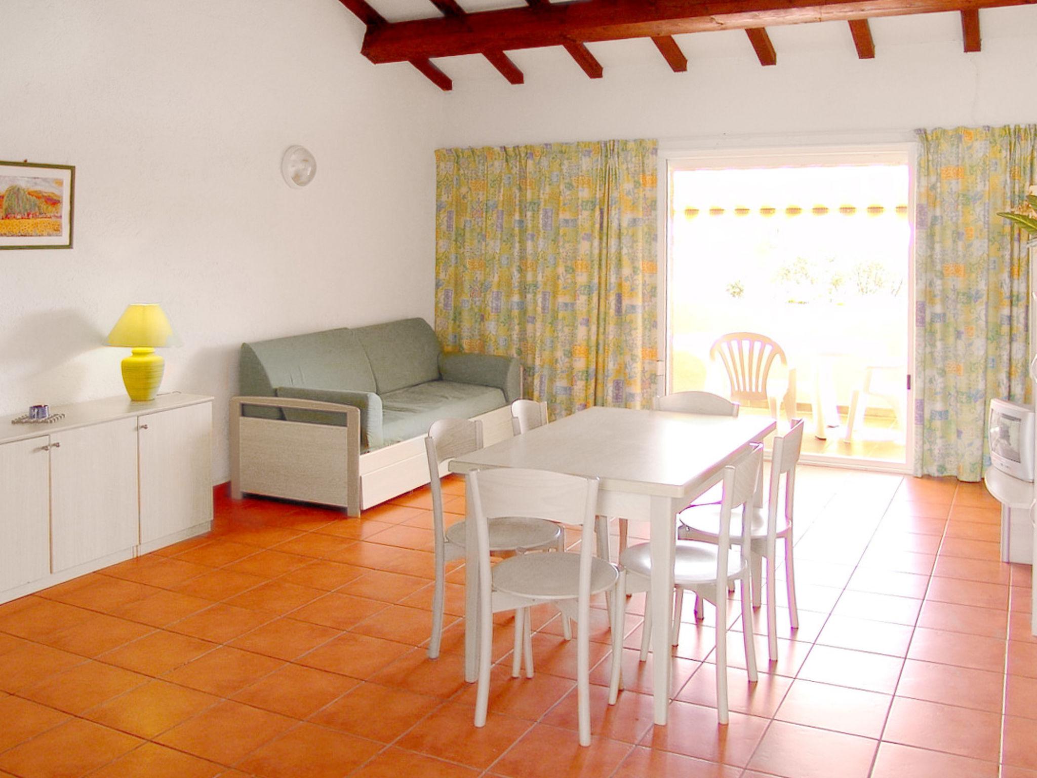Foto 3 - Apartamento de 1 habitación en Linguizzetta con piscina y vistas al mar