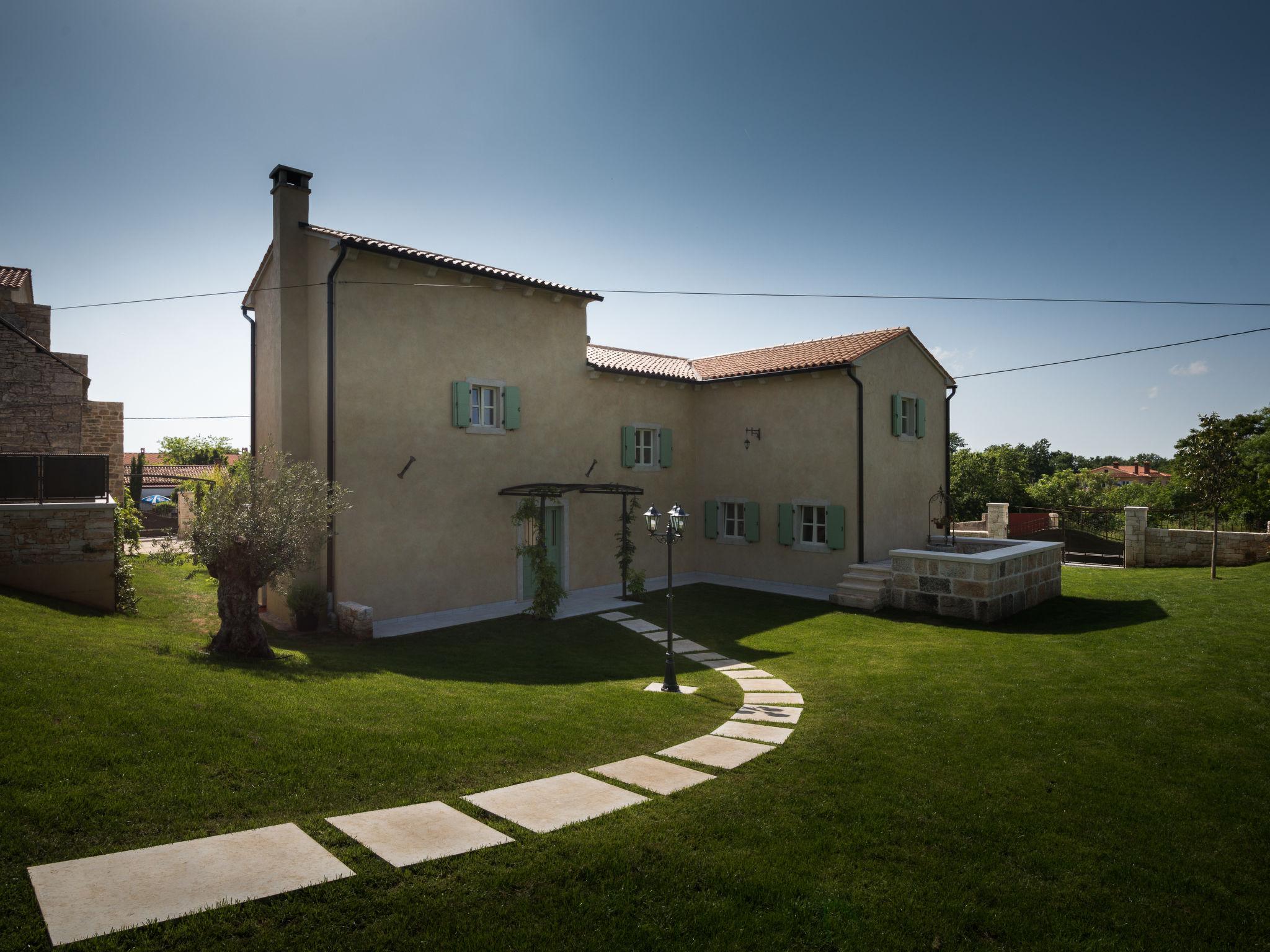 Foto 47 - Casa de 3 habitaciones en Žminj con piscina privada y vistas al mar