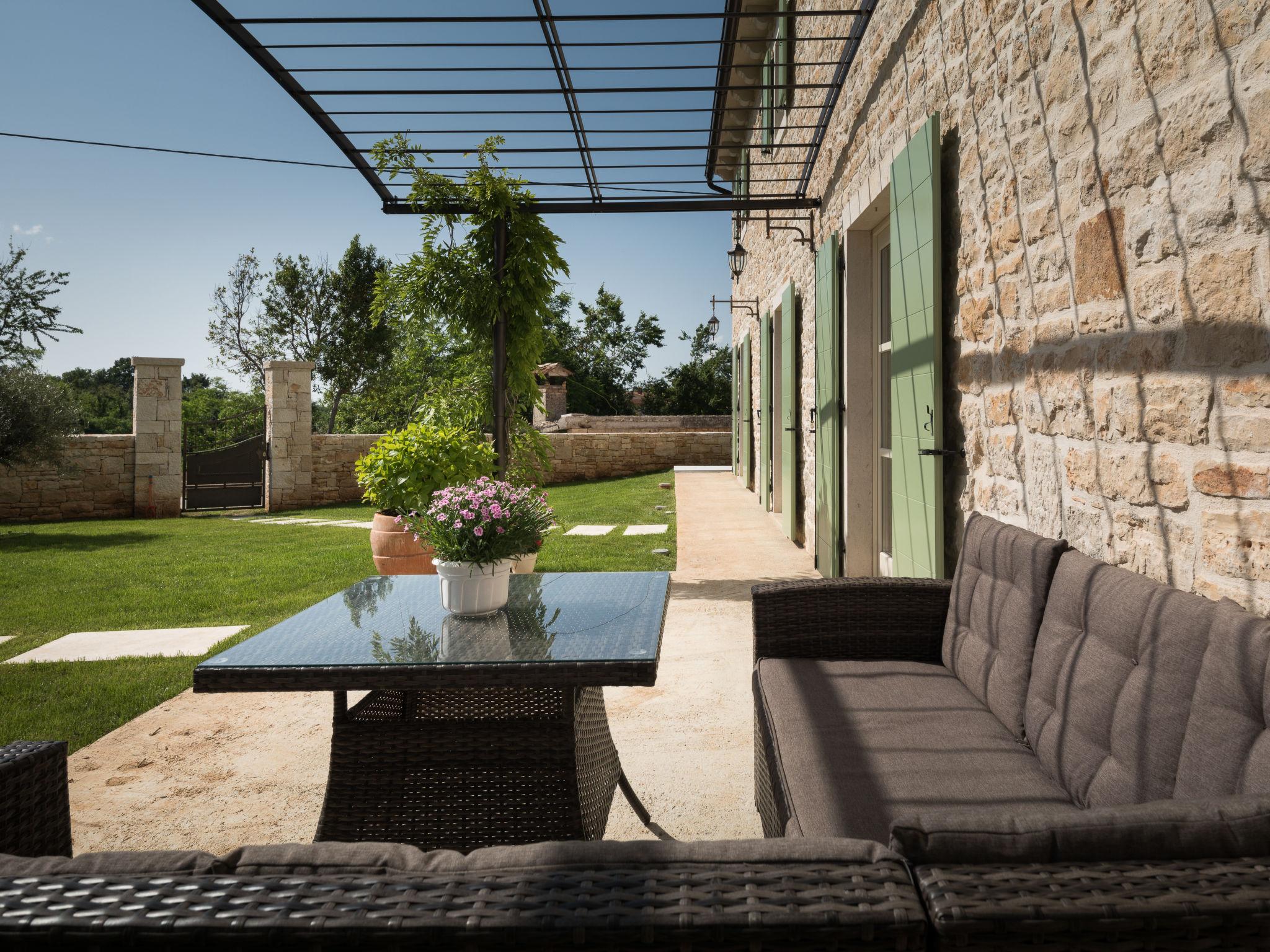 Photo 45 - Maison de 3 chambres à Žminj avec piscine privée et jardin