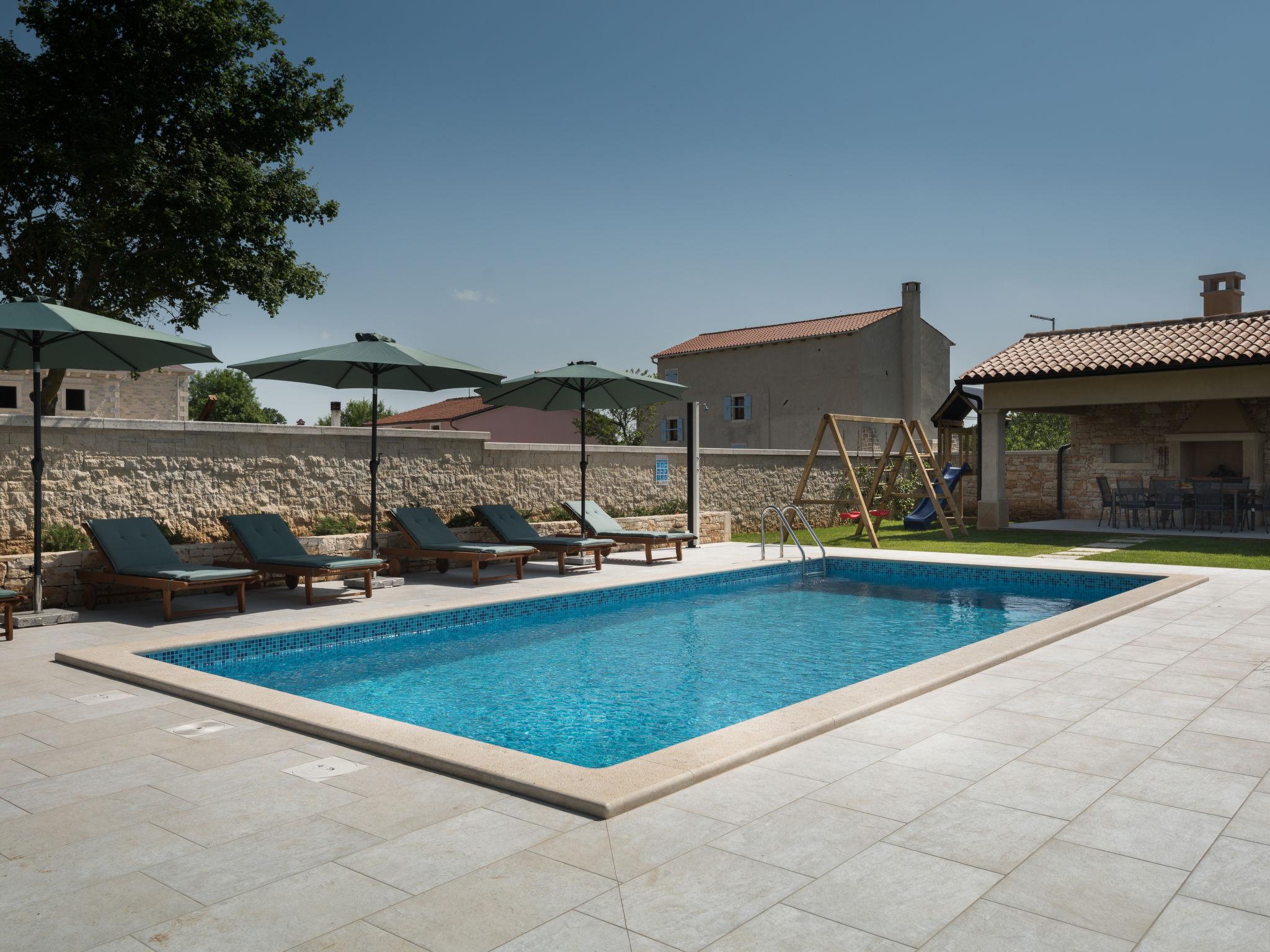 Foto 46 - Casa con 3 camere da letto a Žminj con piscina privata e vista mare