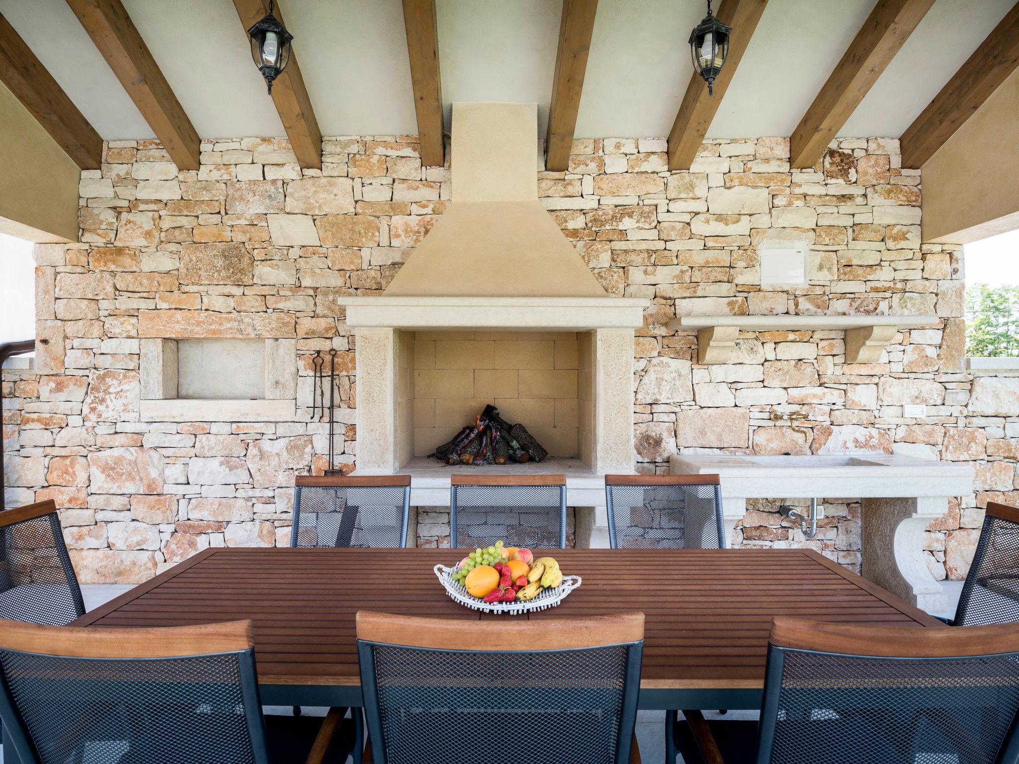 Photo 43 - Maison de 3 chambres à Žminj avec piscine privée et jardin