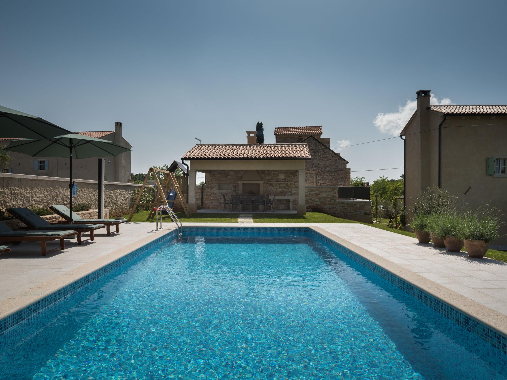 Photo 8 - Maison de 3 chambres à Žminj avec piscine privée et vues à la mer