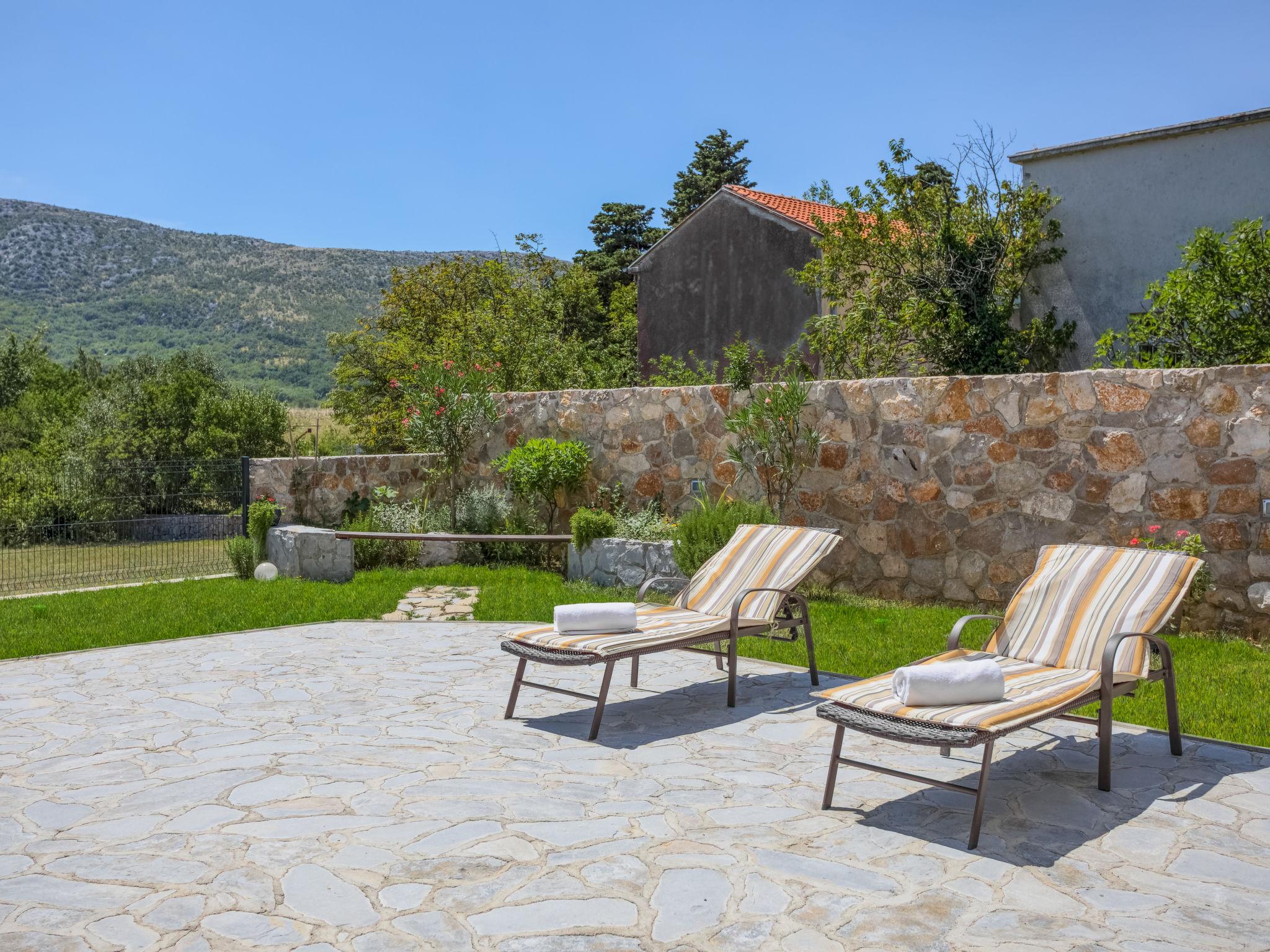 Photo 16 - Maison de 4 chambres à Vinodolska Općina avec piscine privée et jardin