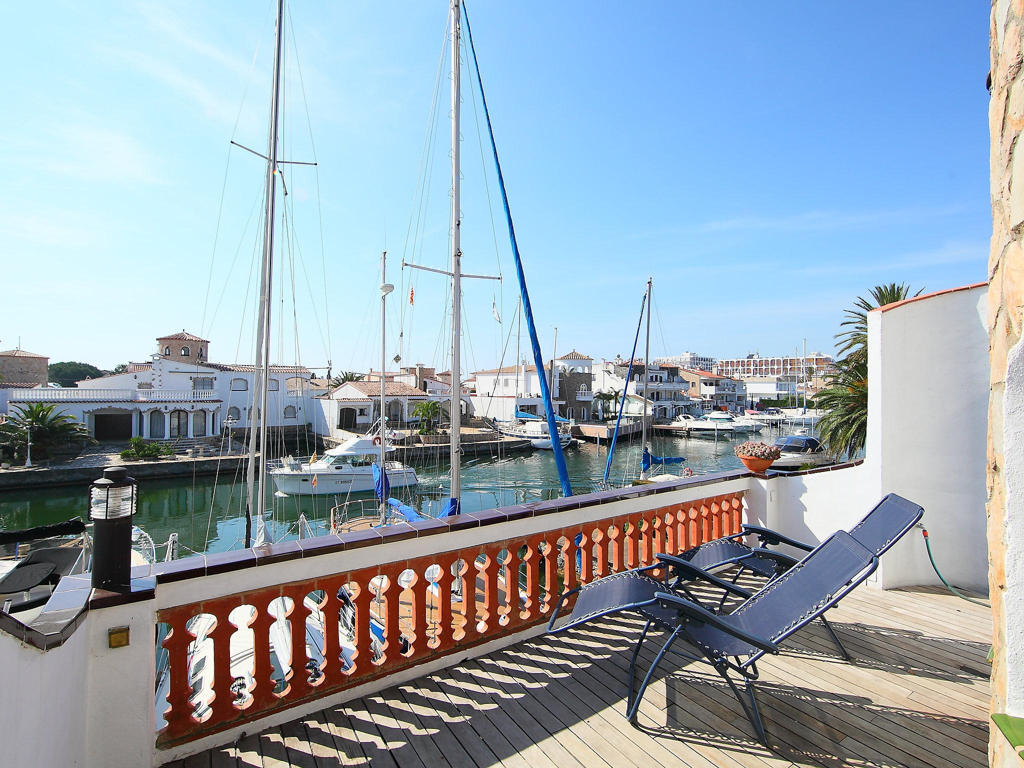 Foto 15 - Casa con 4 camere da letto a Castelló d'Empúries con terrazza