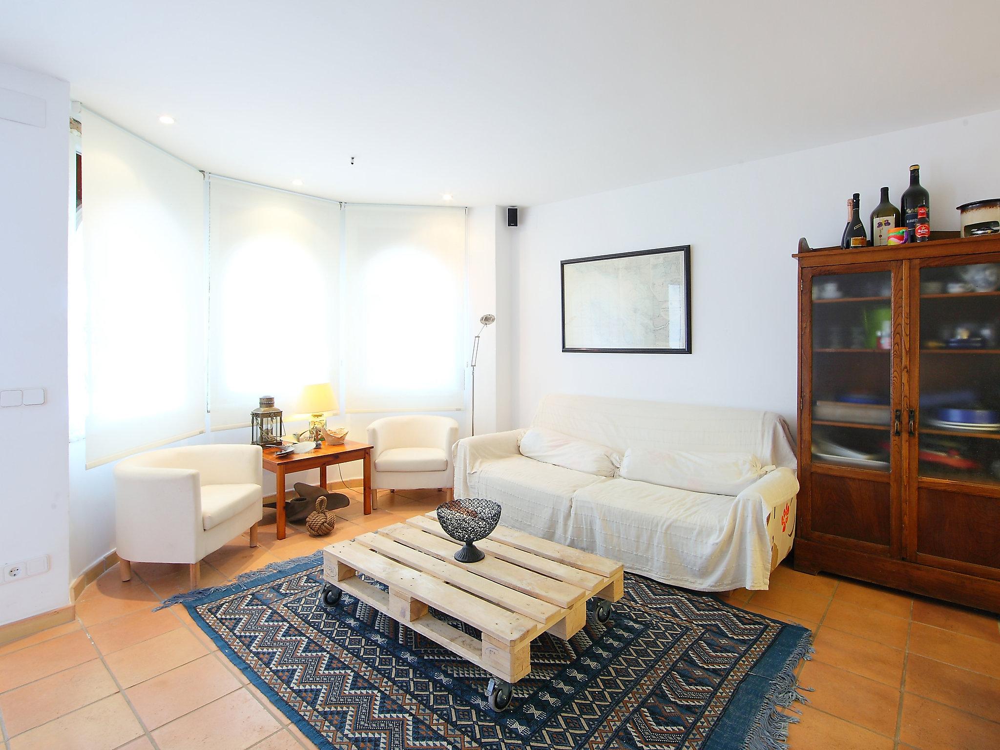 Foto 2 - Casa de 4 habitaciones en Castelló d'Empúries con terraza