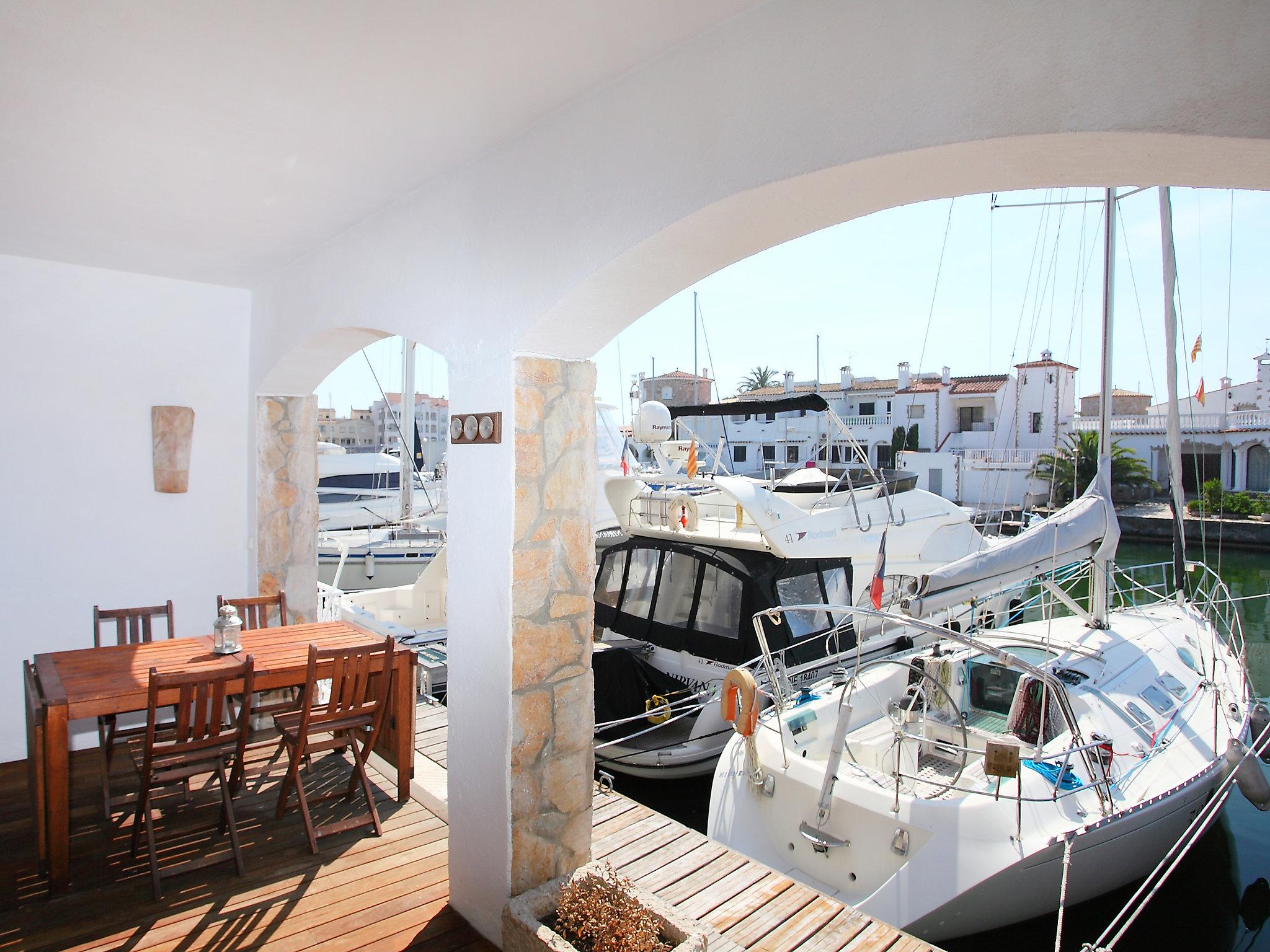 Photo 1 - Maison de 4 chambres à Castelló d'Empúries avec jardin et terrasse