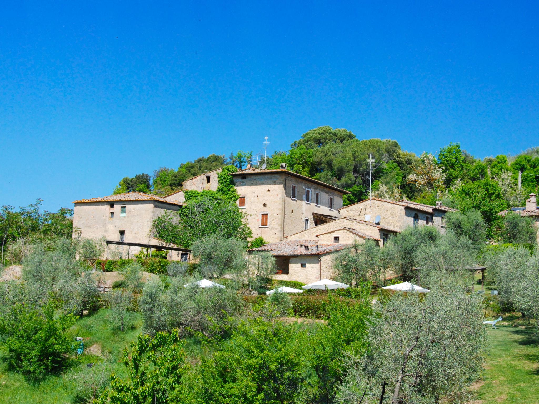 Foto 2 - Appartamento con 2 camere da letto a Poggibonsi con piscina e giardino