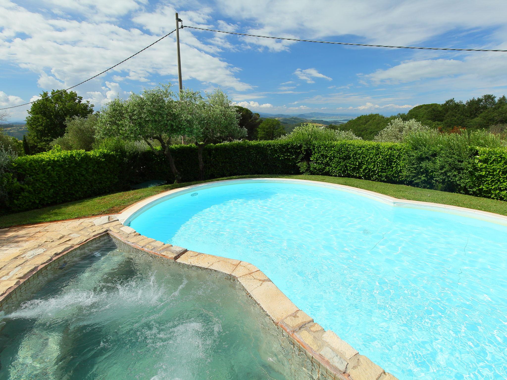 Foto 7 - Casa de 3 quartos em Passignano sul Trasimeno com piscina privada e vista para a montanha