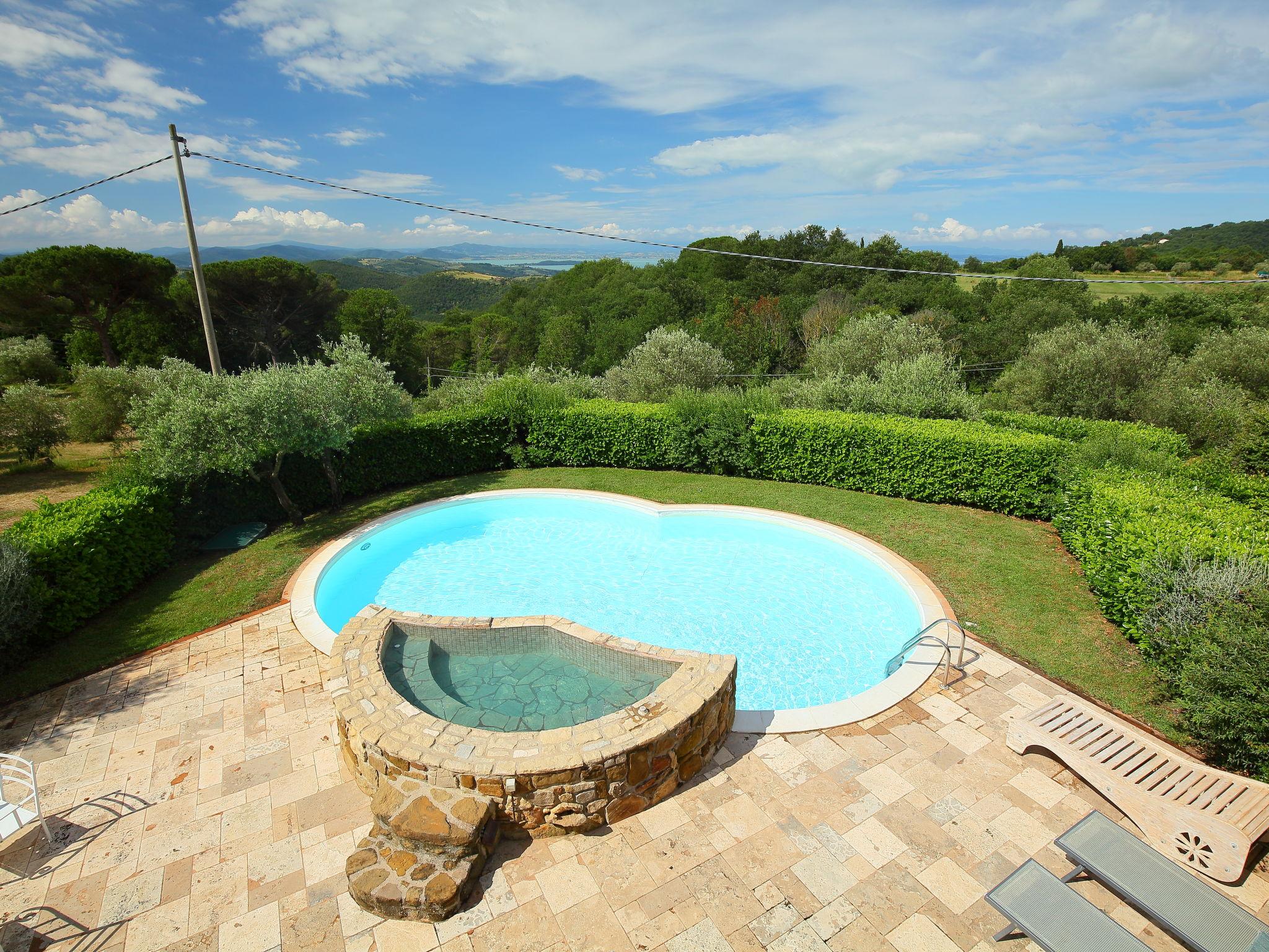 Photo 22 - Maison de 3 chambres à Passignano sul Trasimeno avec piscine privée et vues sur la montagne