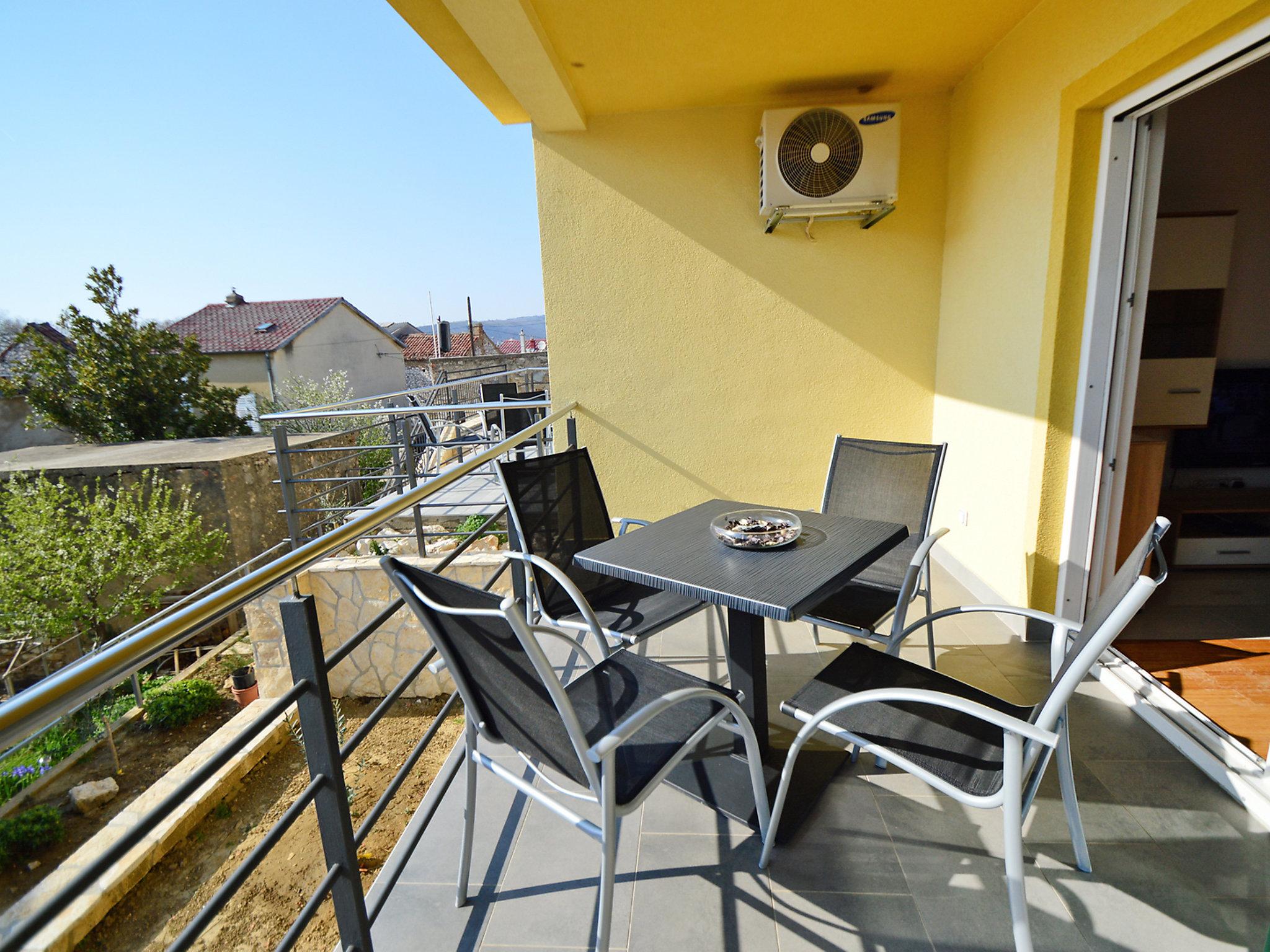 Photo 2 - 2 bedroom Apartment in Novi Vinodolski with swimming pool and sea view